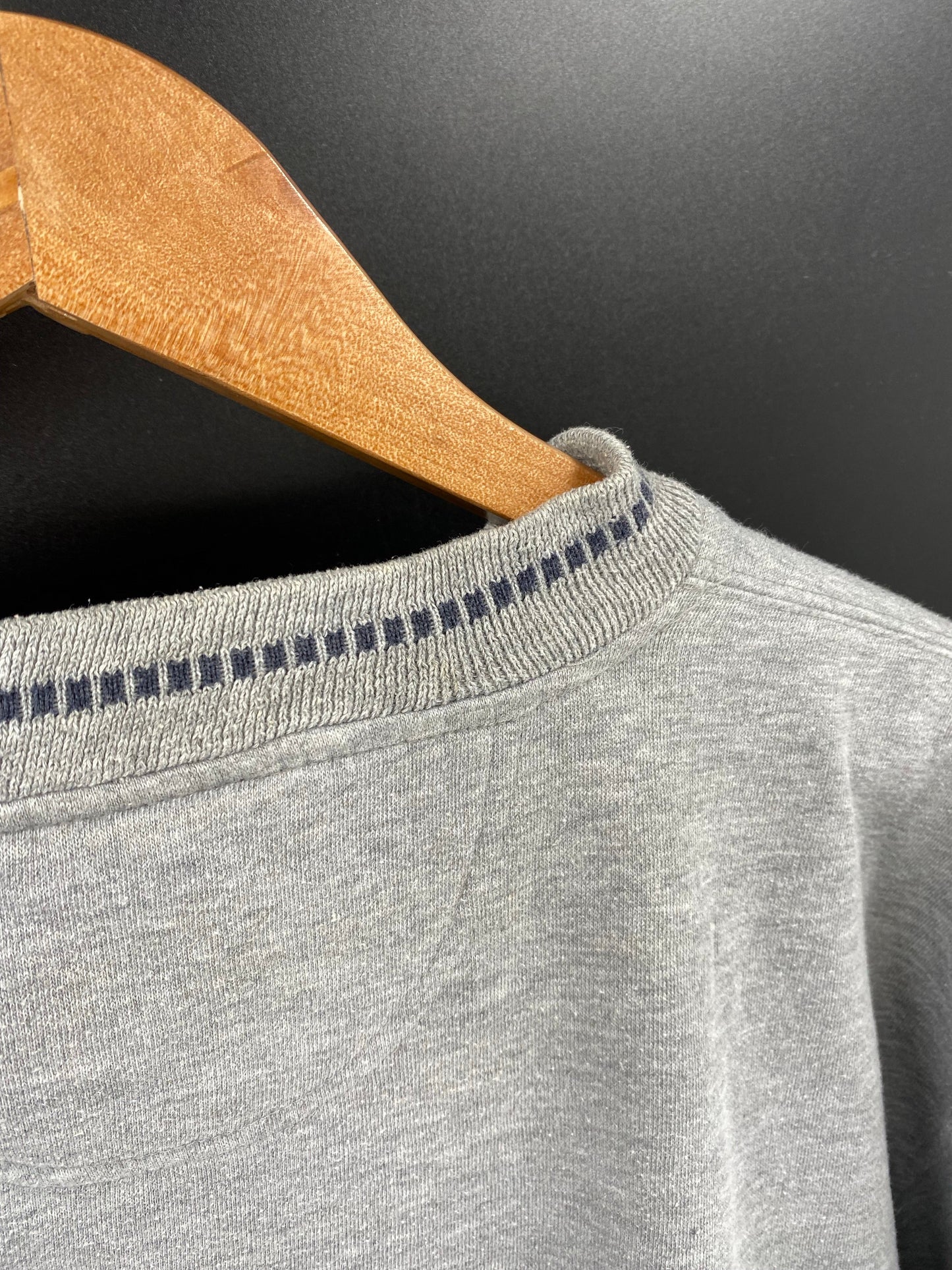 00’ DISNEY WINNIE THE POOH Size L Vintage Sweat-shirt / E528