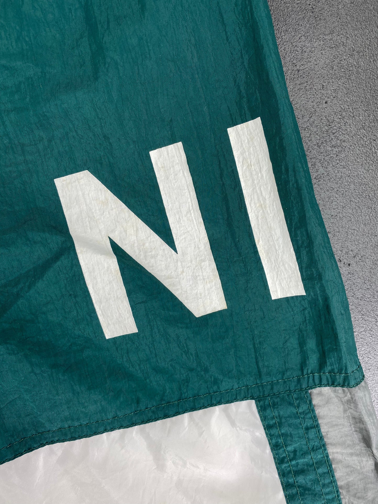 90’s NIKE Size M Vintage Nylon Jacket / A339