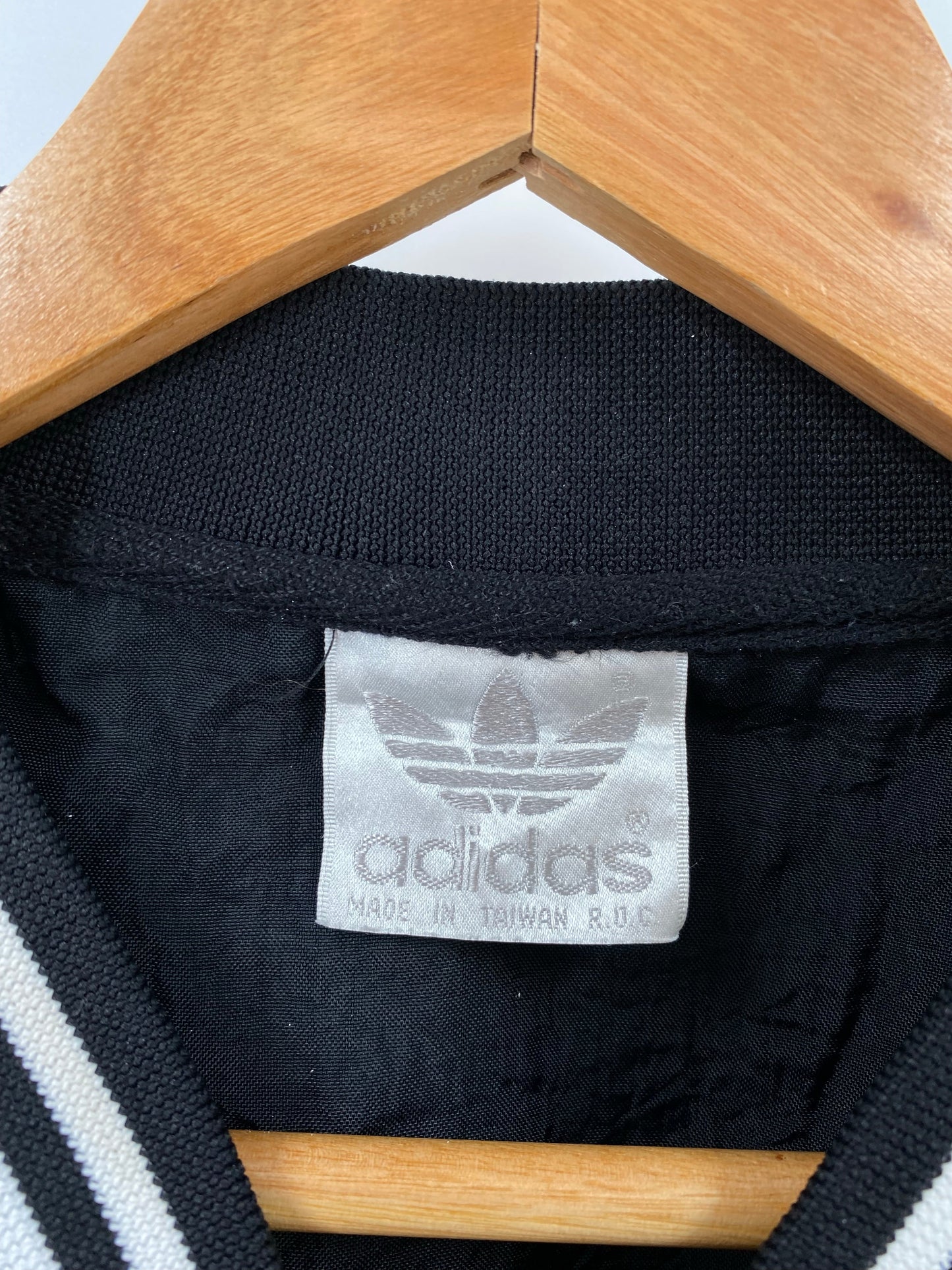 90’s ADIDAS Approx. Size XL Vintage Nylon Jacket / E1138