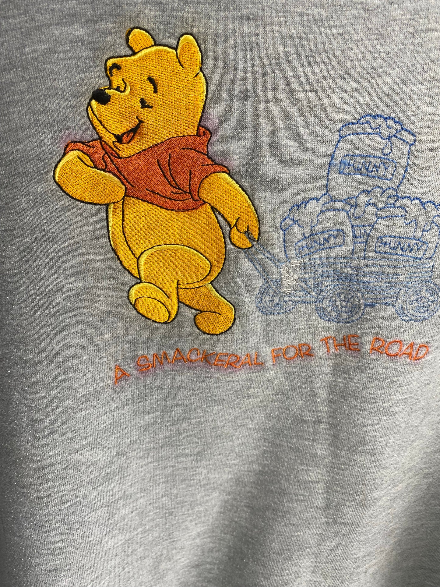 00’ DISNEY WINNIE THE POOH Size L Vintage Sweat-shirt / E528