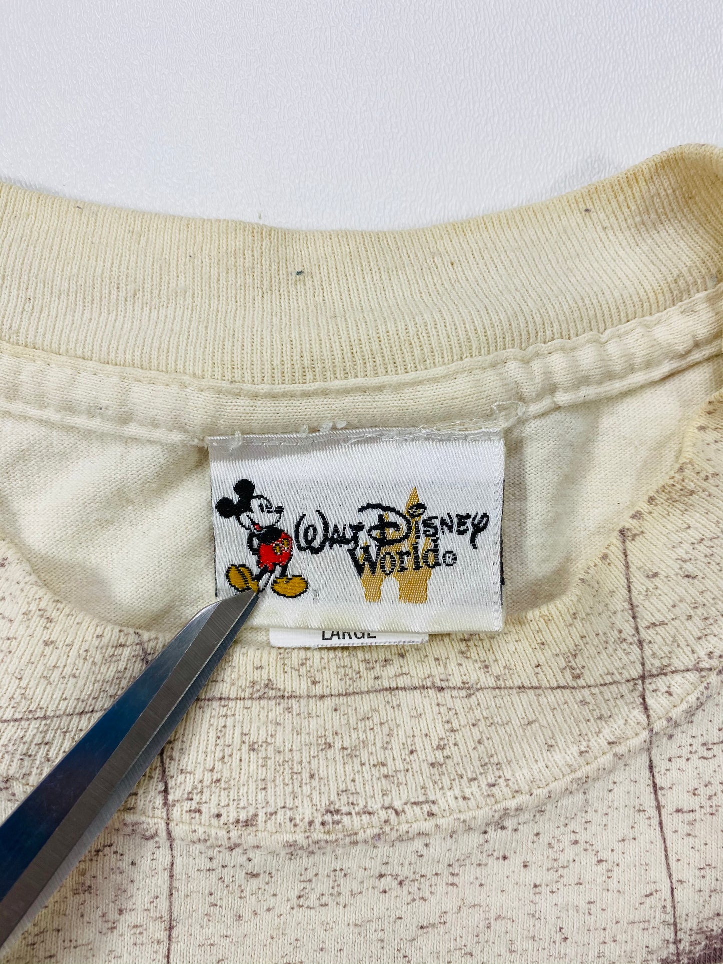 00’ Mickey Pirates Size L Made in USA Vintage Disney T-shirt  / 6049