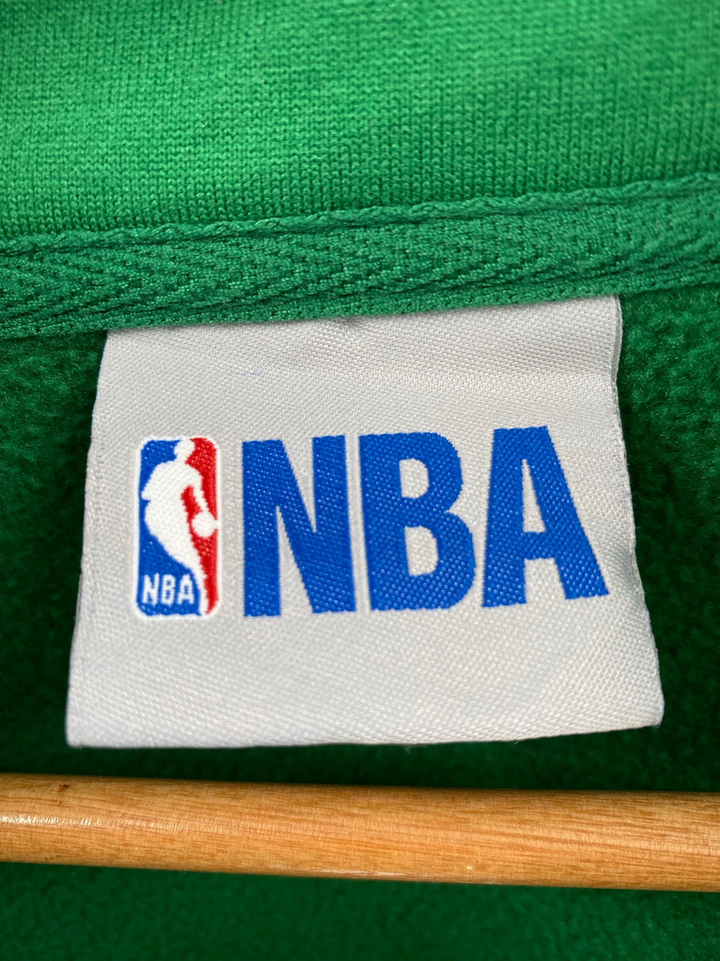 Vintage BOSTON CELTICS Size XXL NBA Half-zip Jersey Material Sweat-Shirt / K4273
