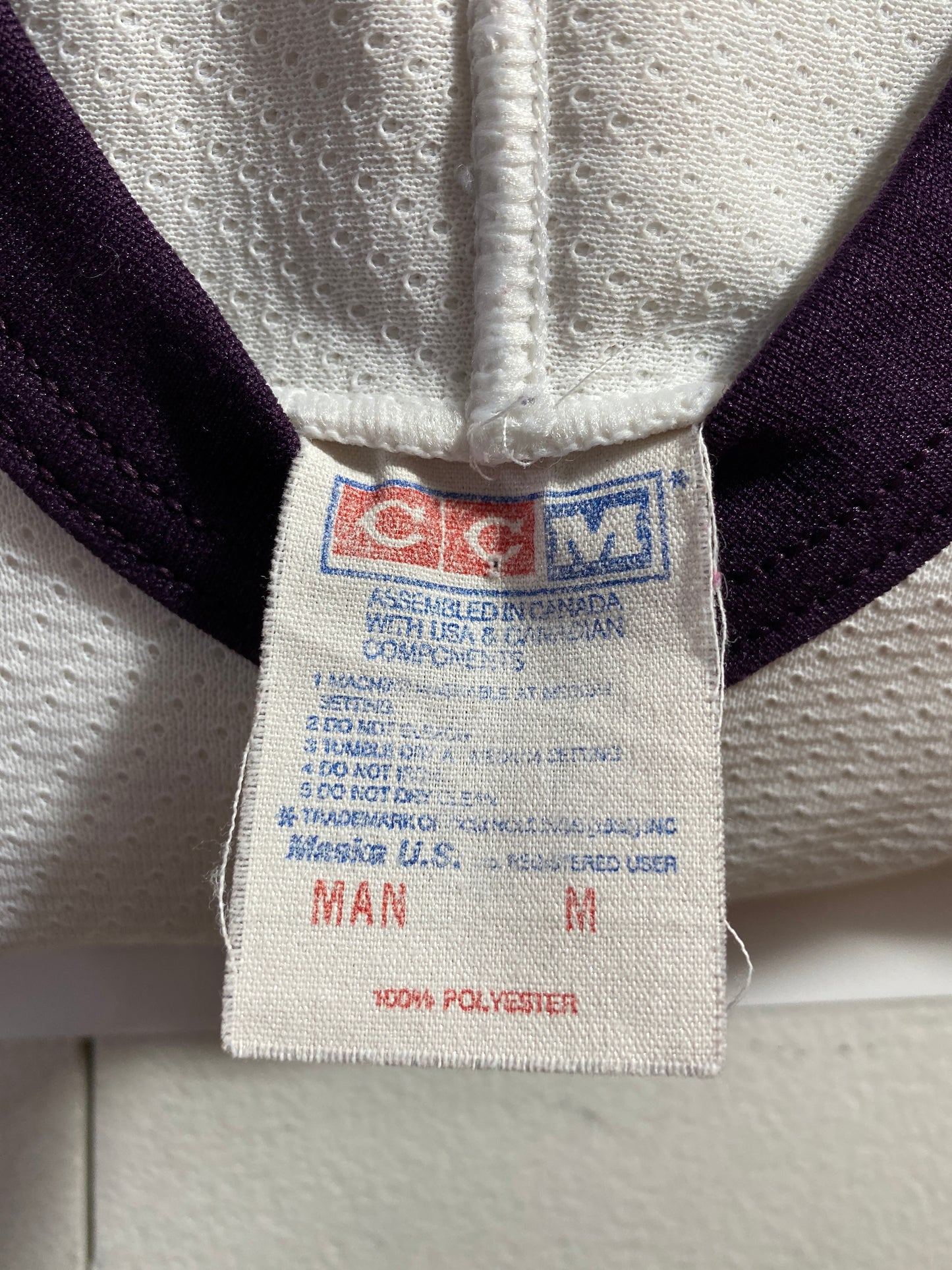 VINTAGE DISNEY MIGHTY DUCKS Size M NHL UNIFORM JERSEY / K2154
