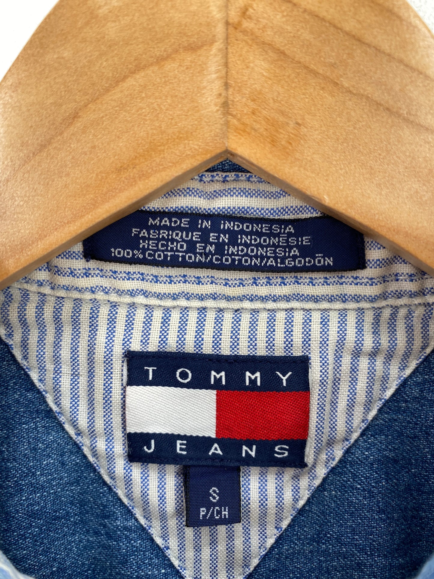 90’s TOMMY HILFIGER Size S Vintage Button-Down Shirt / G3254B