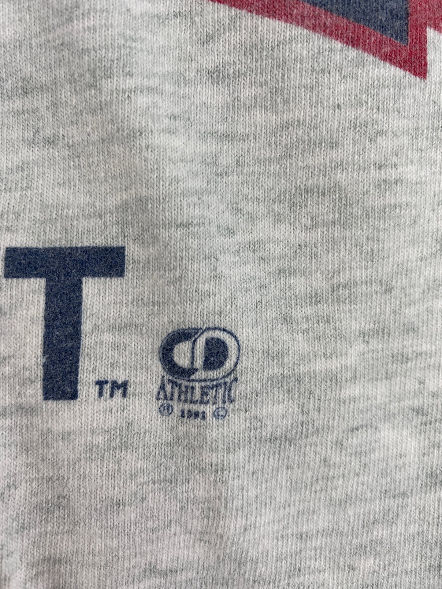 1992 HUSKIES UCONN BASKETBALL Made in USA Size XL Vintage College T-Shirt / A5454