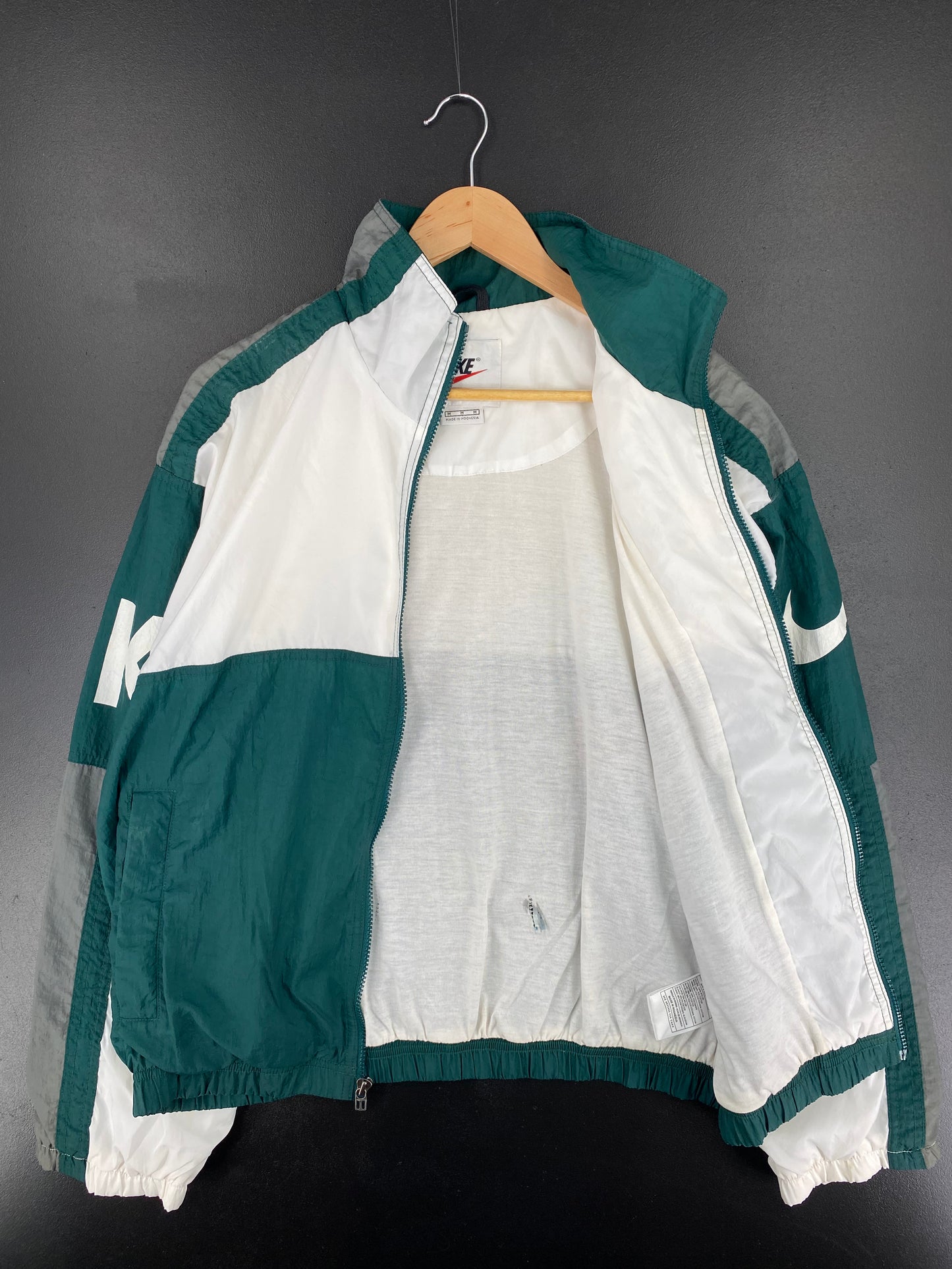 90’s NIKE Size M Vintage Nylon Jacket / A339