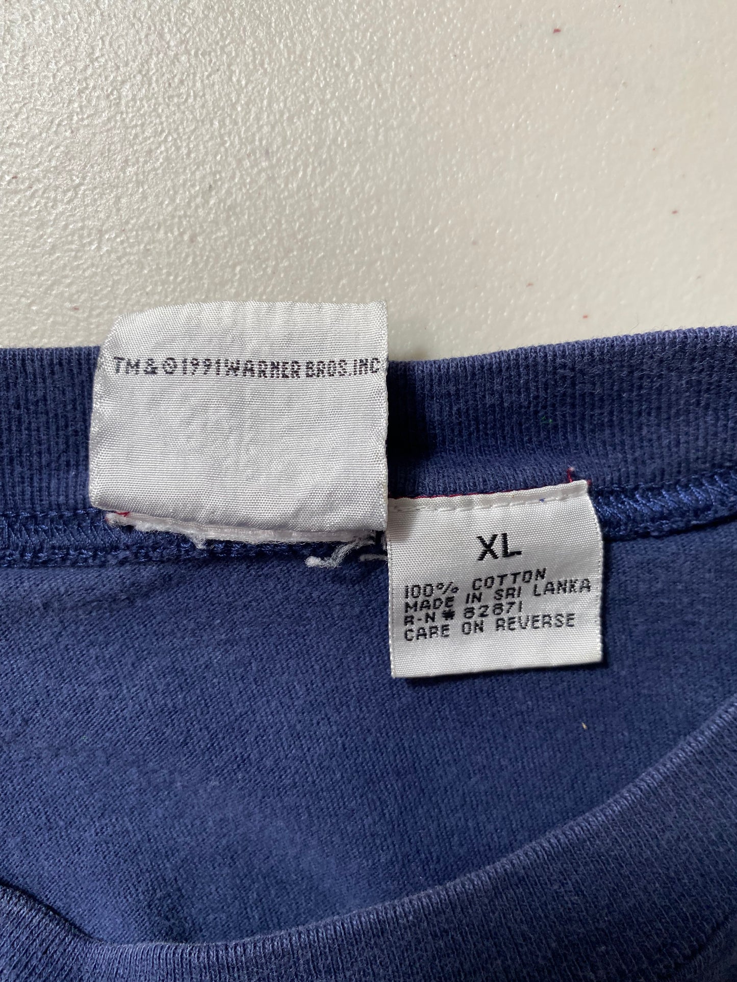 1991 TAZ x BUGS BUNNY Size XL Vintage NFL T-Shirt / K9839