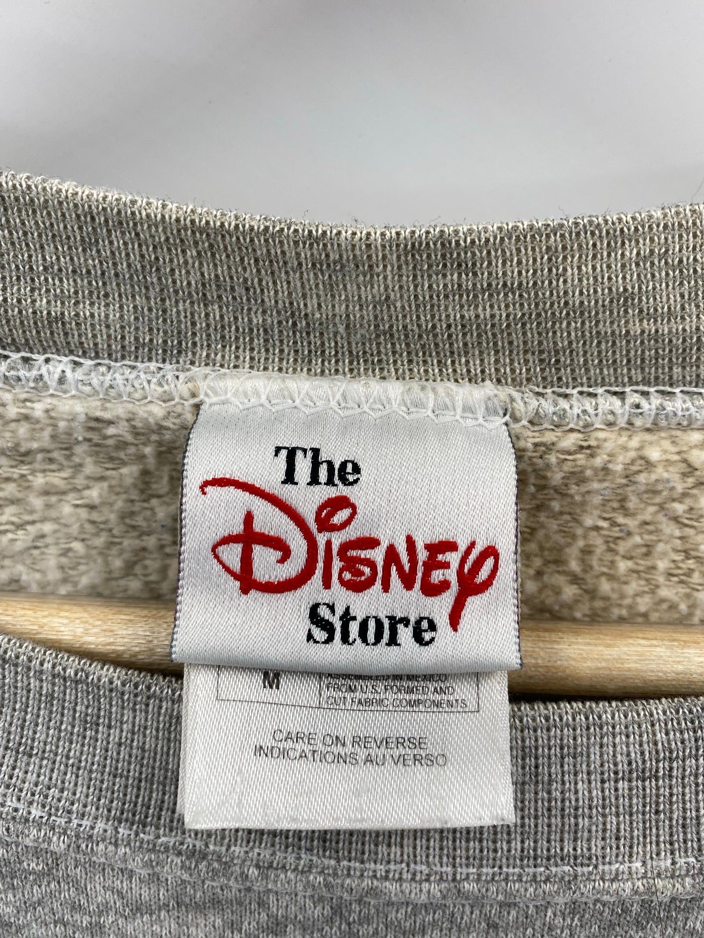 00' DISNEY WINNIE THE POOH Size M Vintage Sweat-shirt / E1248