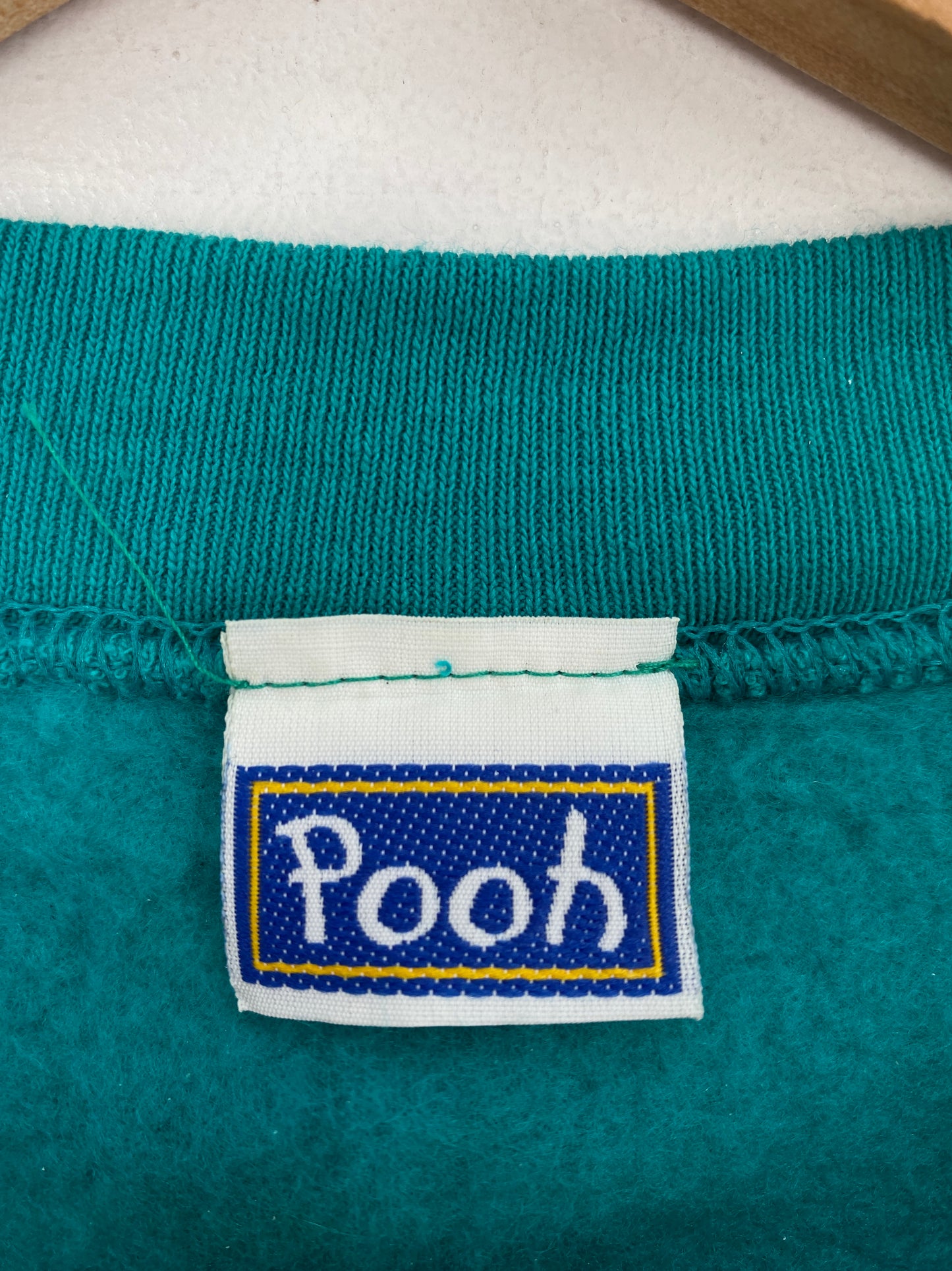 00’ DISNEY WINNIE THE POOH Approx. Size XL Vintage Sweat-shirt / A7588