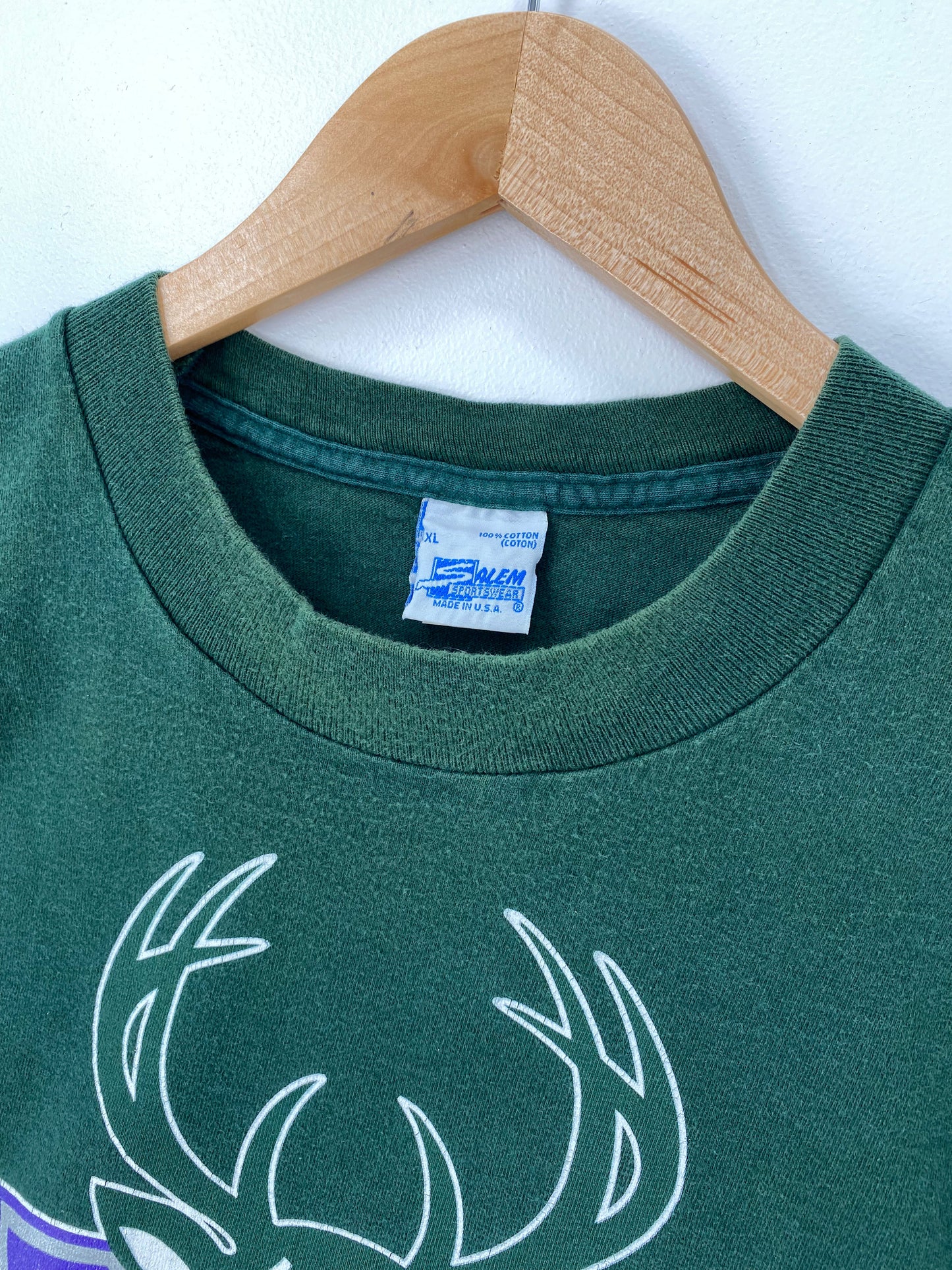 90’s SALEM x MILWAUKEE BUCKS Made in USA Size XL Vintage NBA T-shirt / E5531T