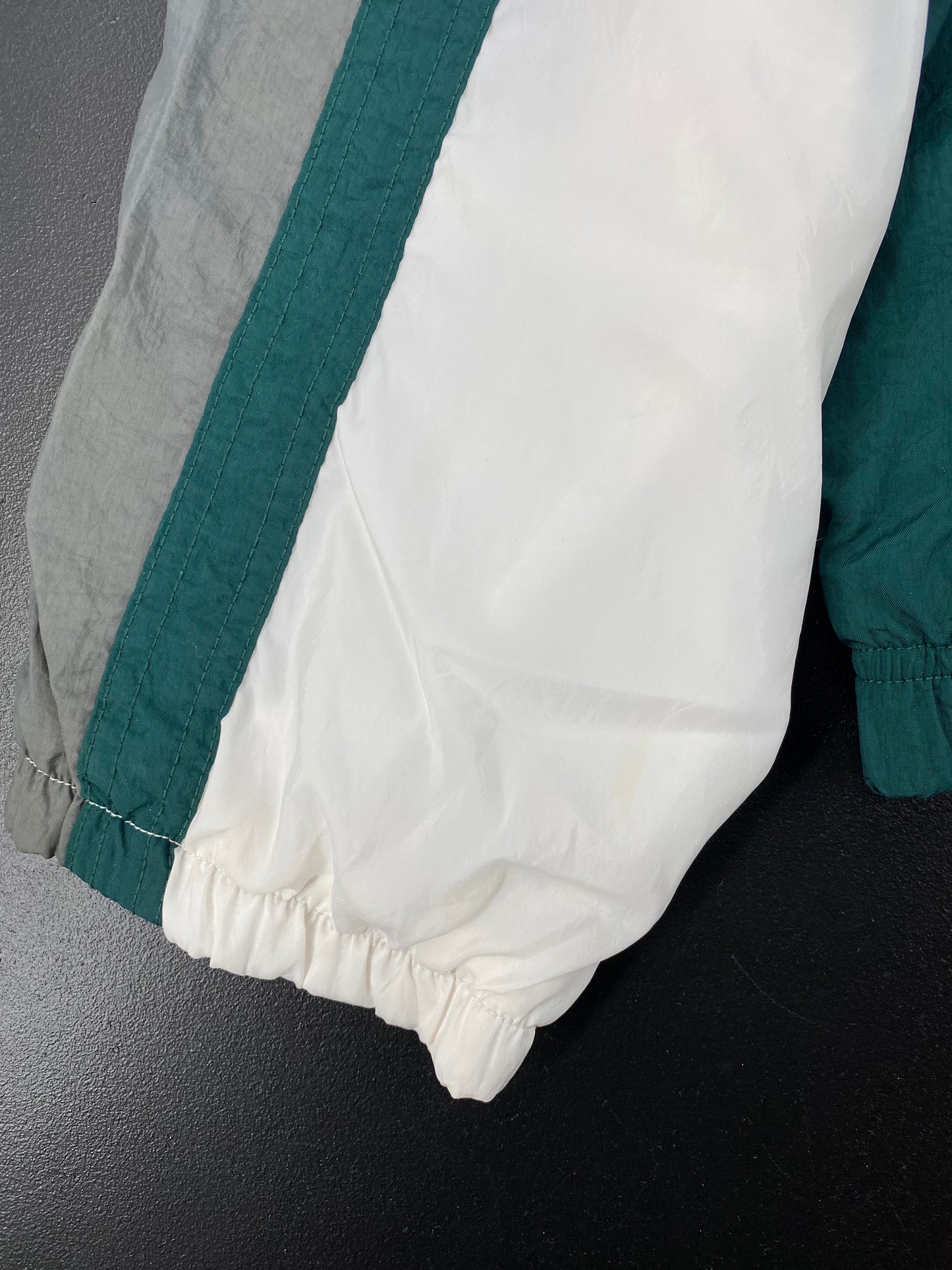 90’s NIKE Size M Vintage Nylon Jacket / A339