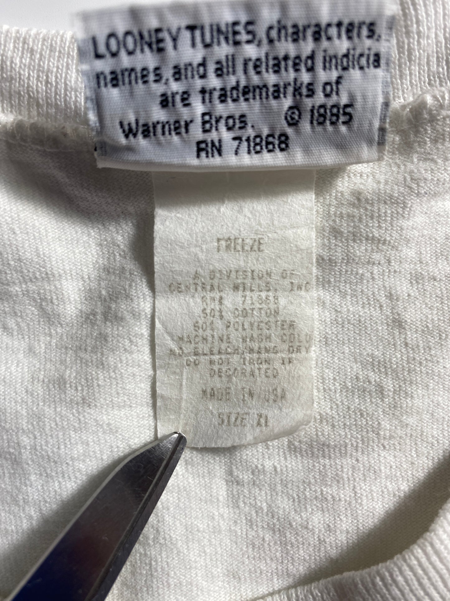 1995 LOONEY TUNES TAZ Made in USA Size XL Vintage Long Sleeve T-Shirts / K1598