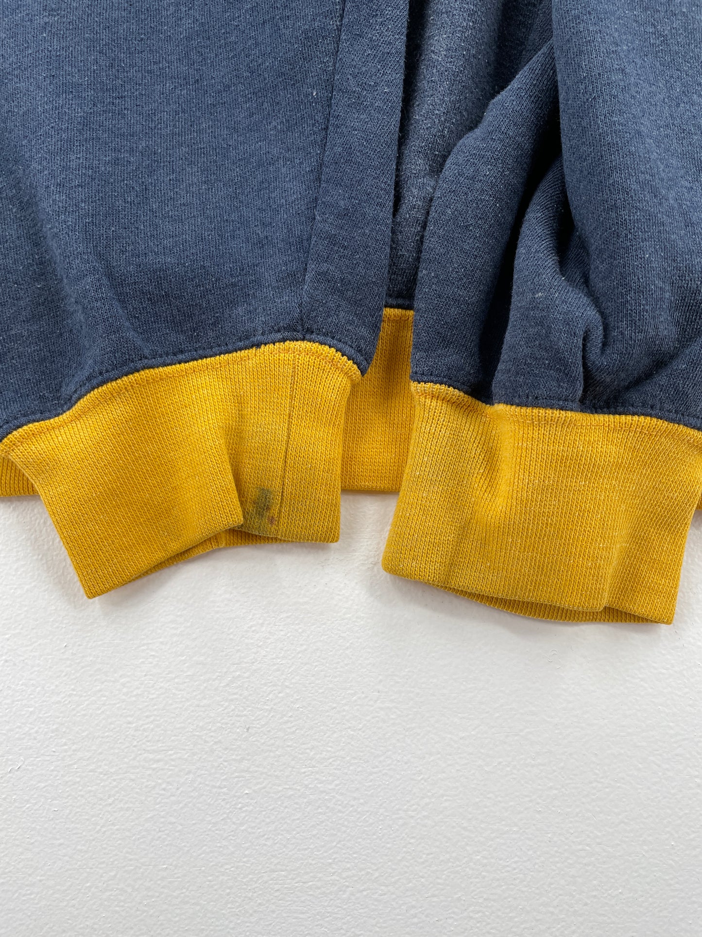 90’s MICHIGAN WOLVERINES Size Approx.XXL Vintage College Sweat-shirt / A6926