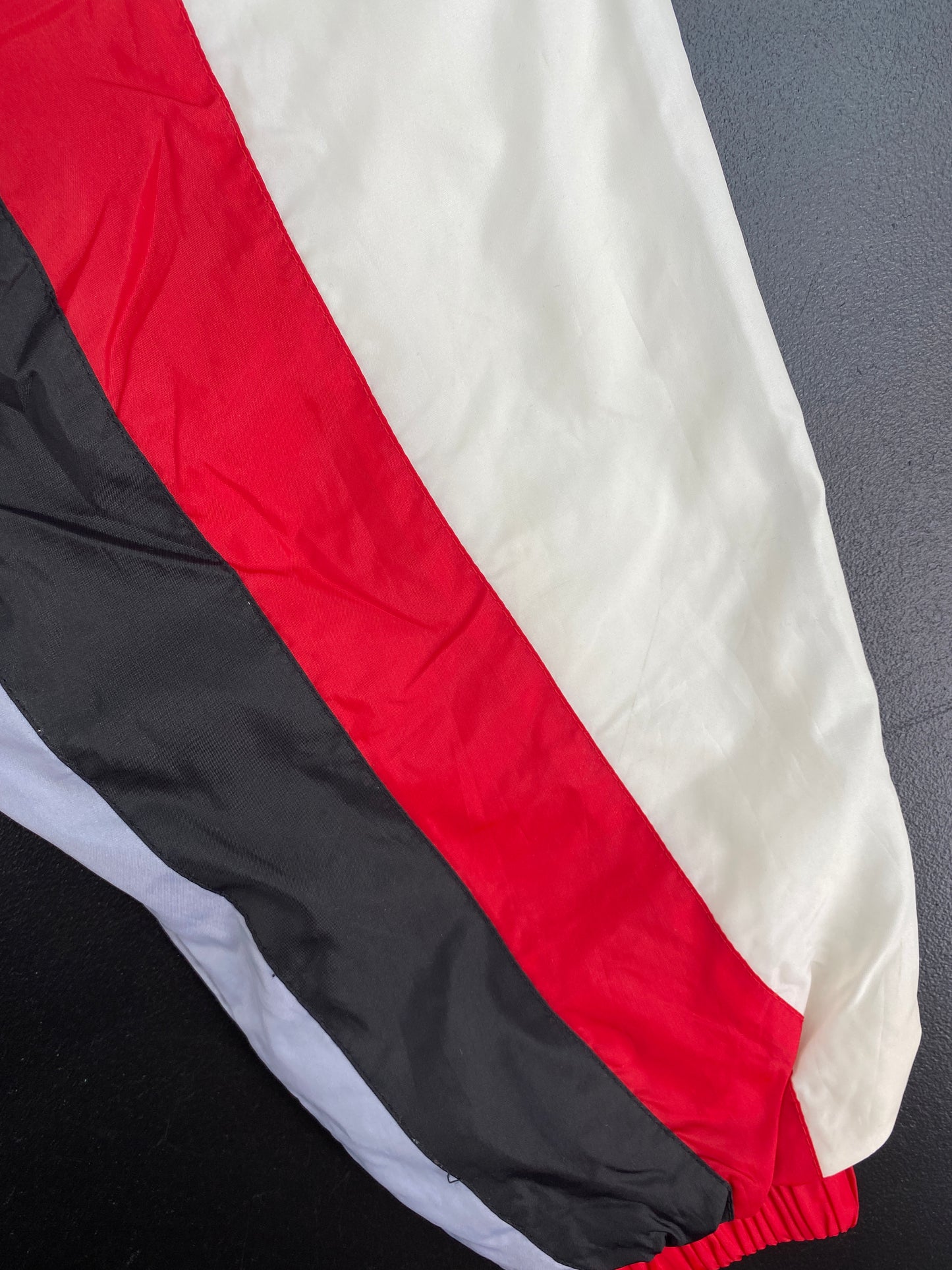 90's STARTER NEBRASKA HUSKERS Size M Vintage College Nylon Jacket / A3502