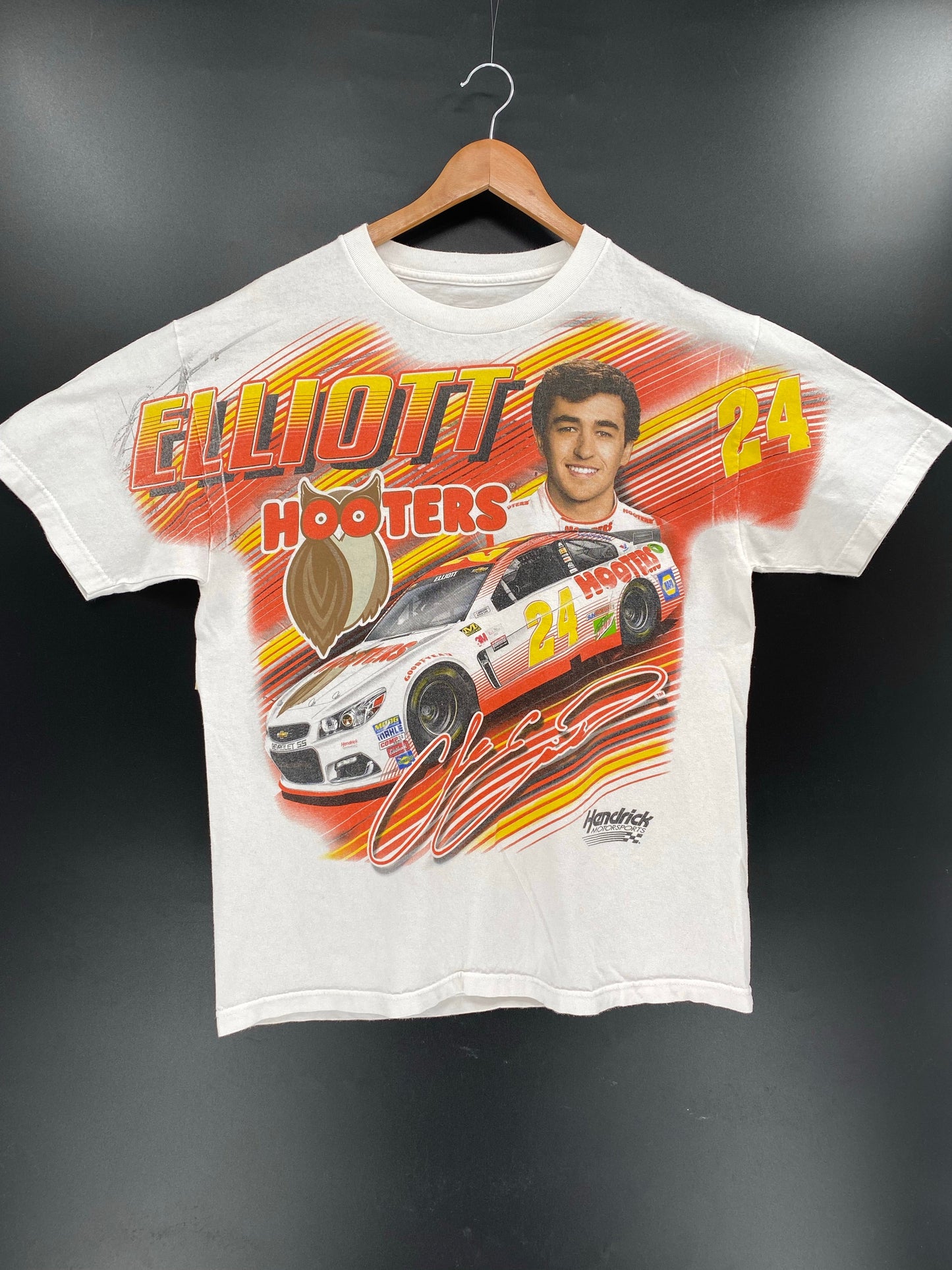 Vintage NASCAR ELIOTT x HOOTERS Size L Vintage Racing T-Shirts / A6168