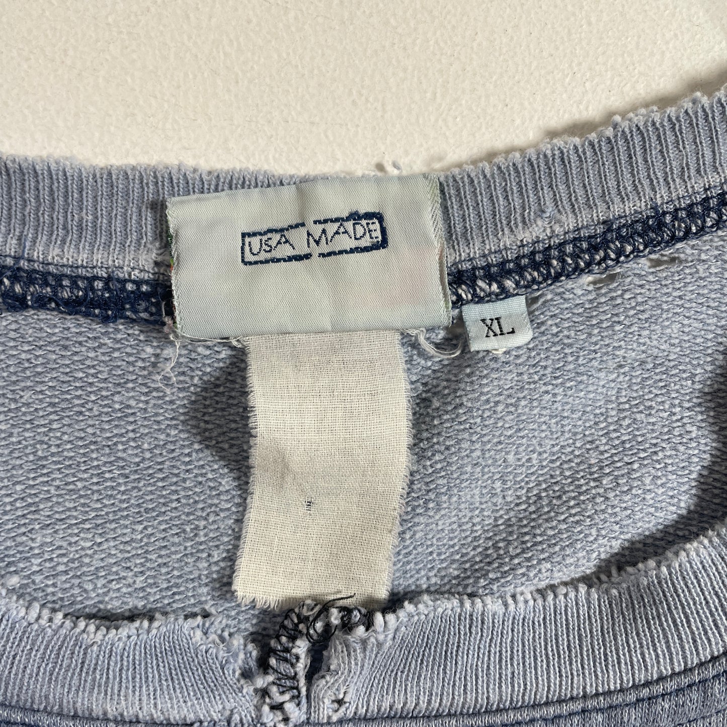 (XL) 90’s QUIKSILVER Worn-out Vintage Sweatshirt / A1342S