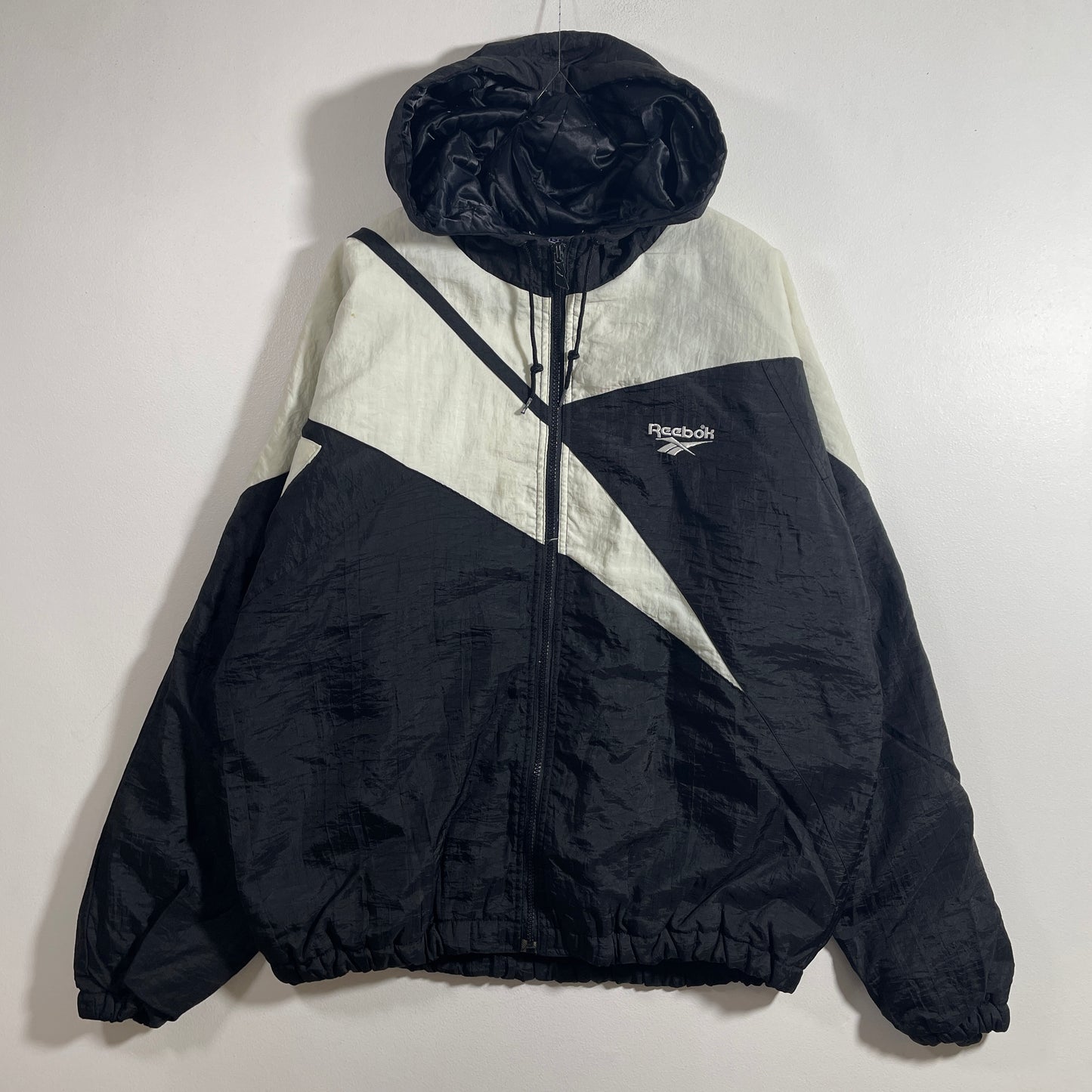 (M) 90’s REEBOK Vintage Padded Nylon Jacket / A1306N