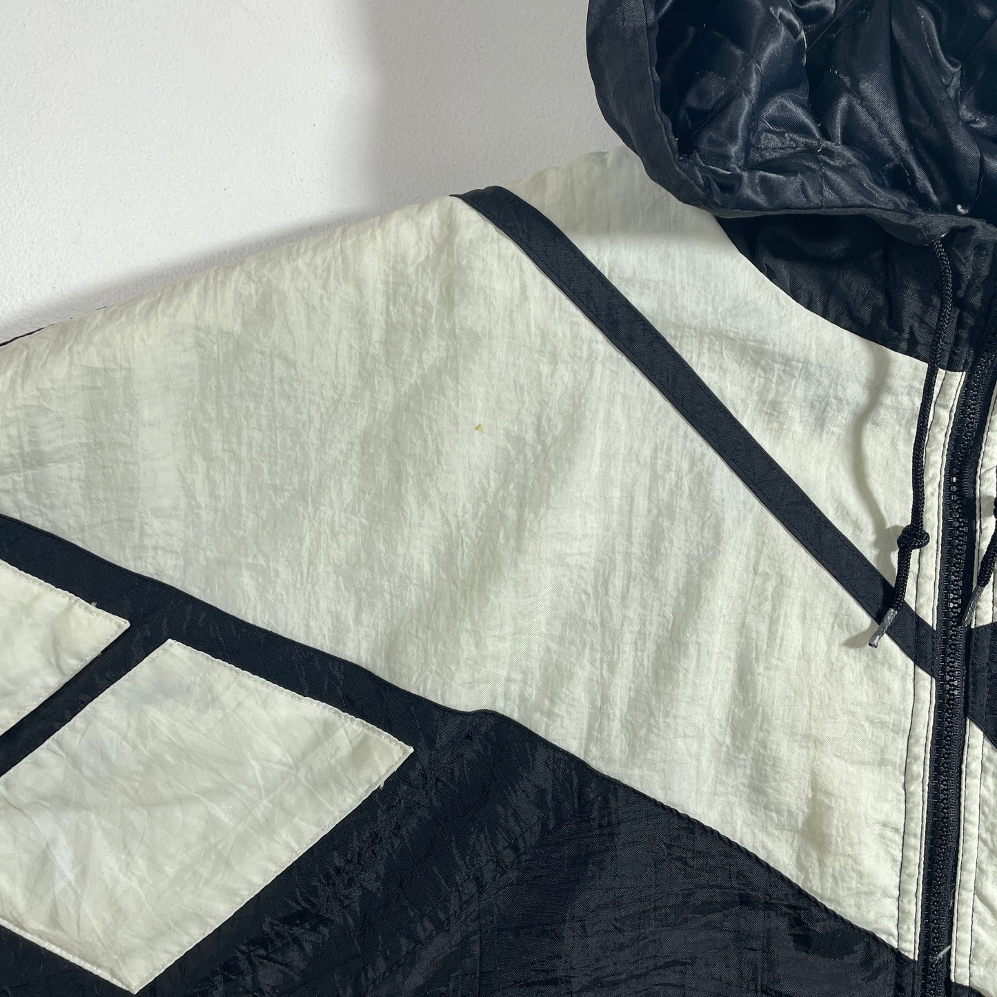 (M) 90’s REEBOK Vintage Padded Nylon Jacket / A1306N