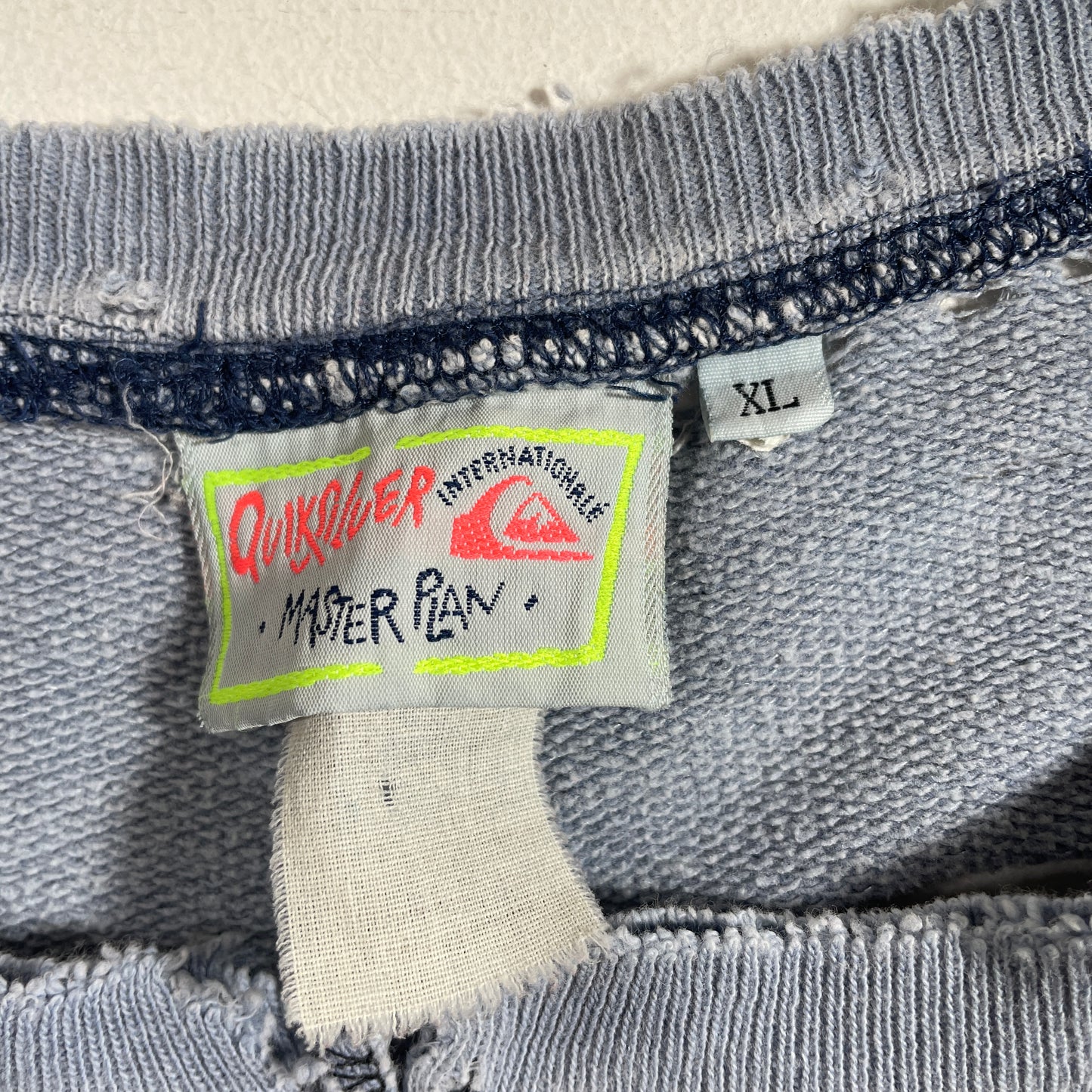 (XL) 90’s QUIKSILVER Worn-out Vintage Sweatshirt / A1342S