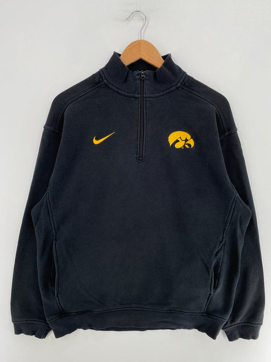 Vintage NIKE x IOWA HAWKEYES Size M College Sweat-Shirt / G1630S