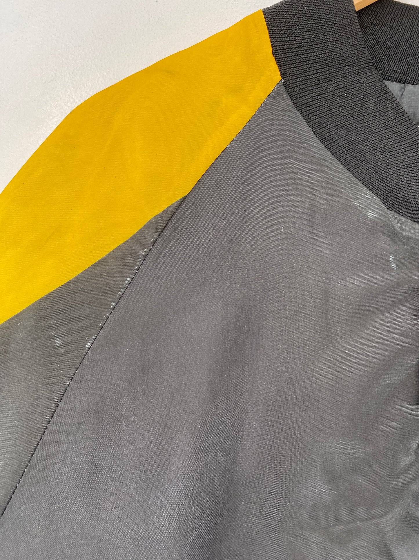 90's NOTRE DAME Made in USA Size XL Vintage Collage Nylon Jacket / F3803N