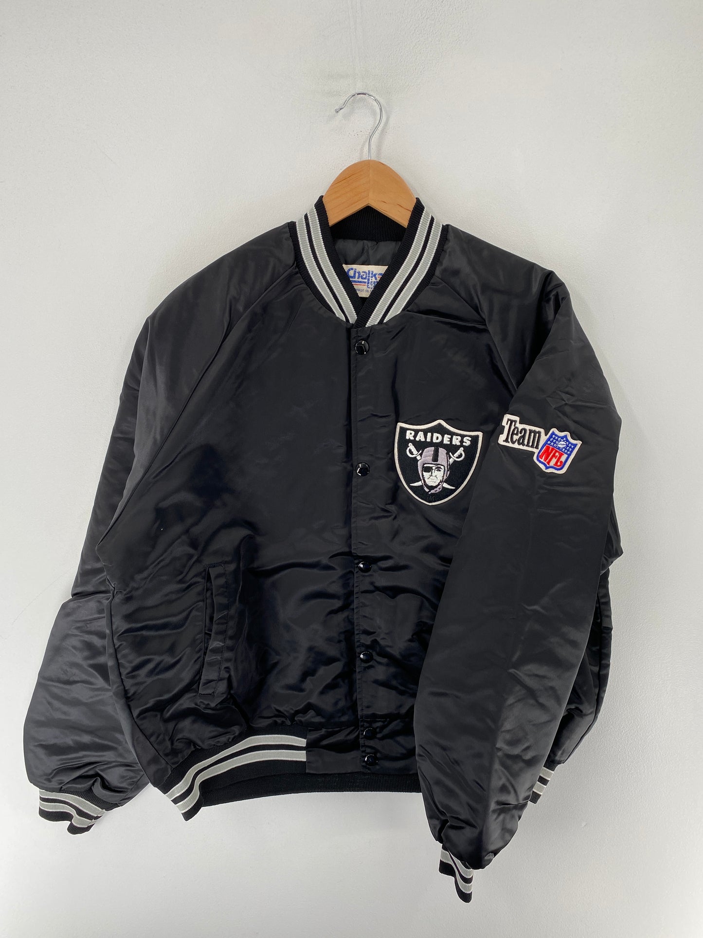 90's LAS VEGAS RAIDERS Made in USA Size L Vintage NFL Nylon Jacket / F4975N