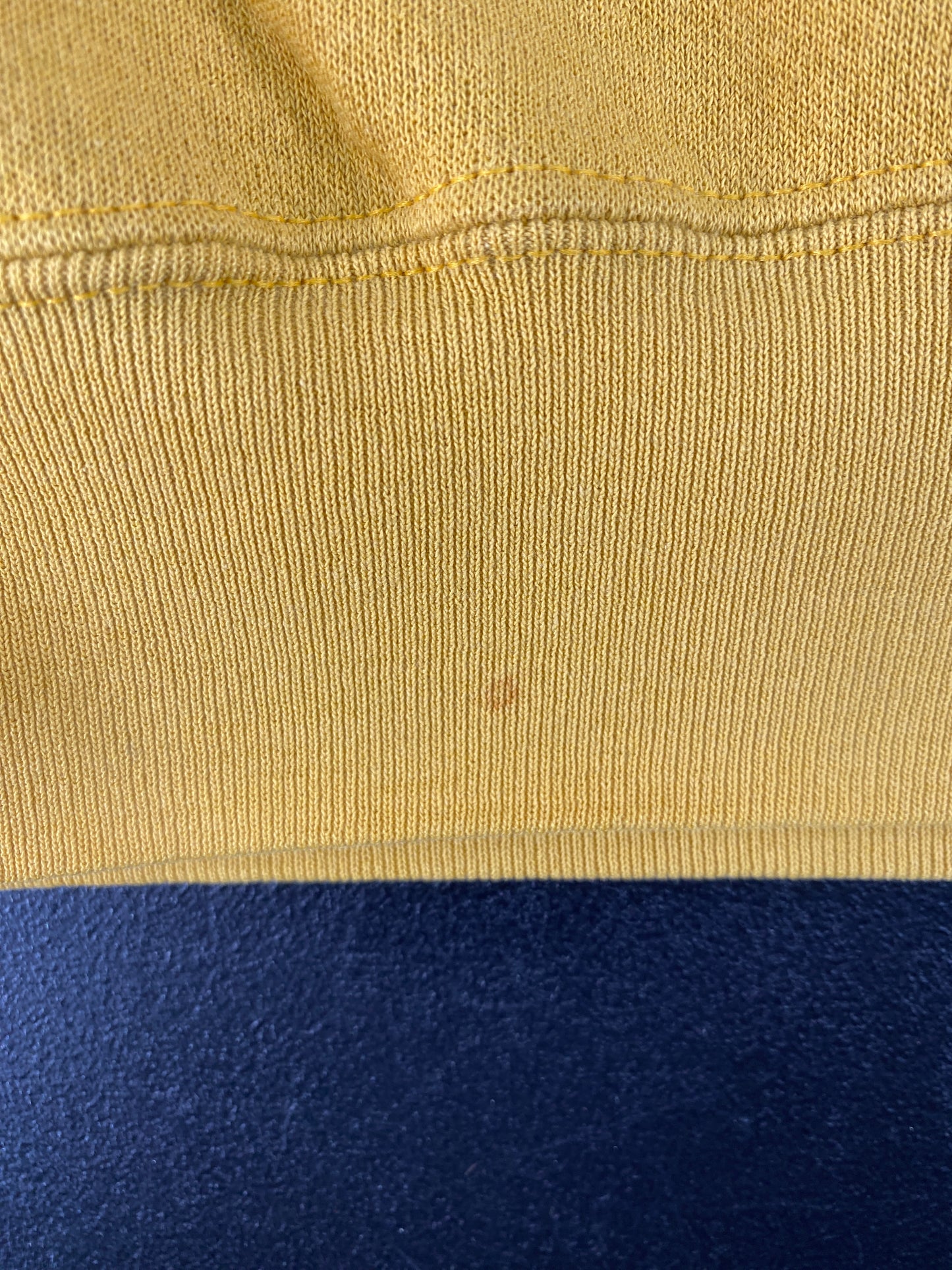 Vintage IOWA HAWKEYES Size No Tag (Approx.L) College Sweat-shirt / F5502S