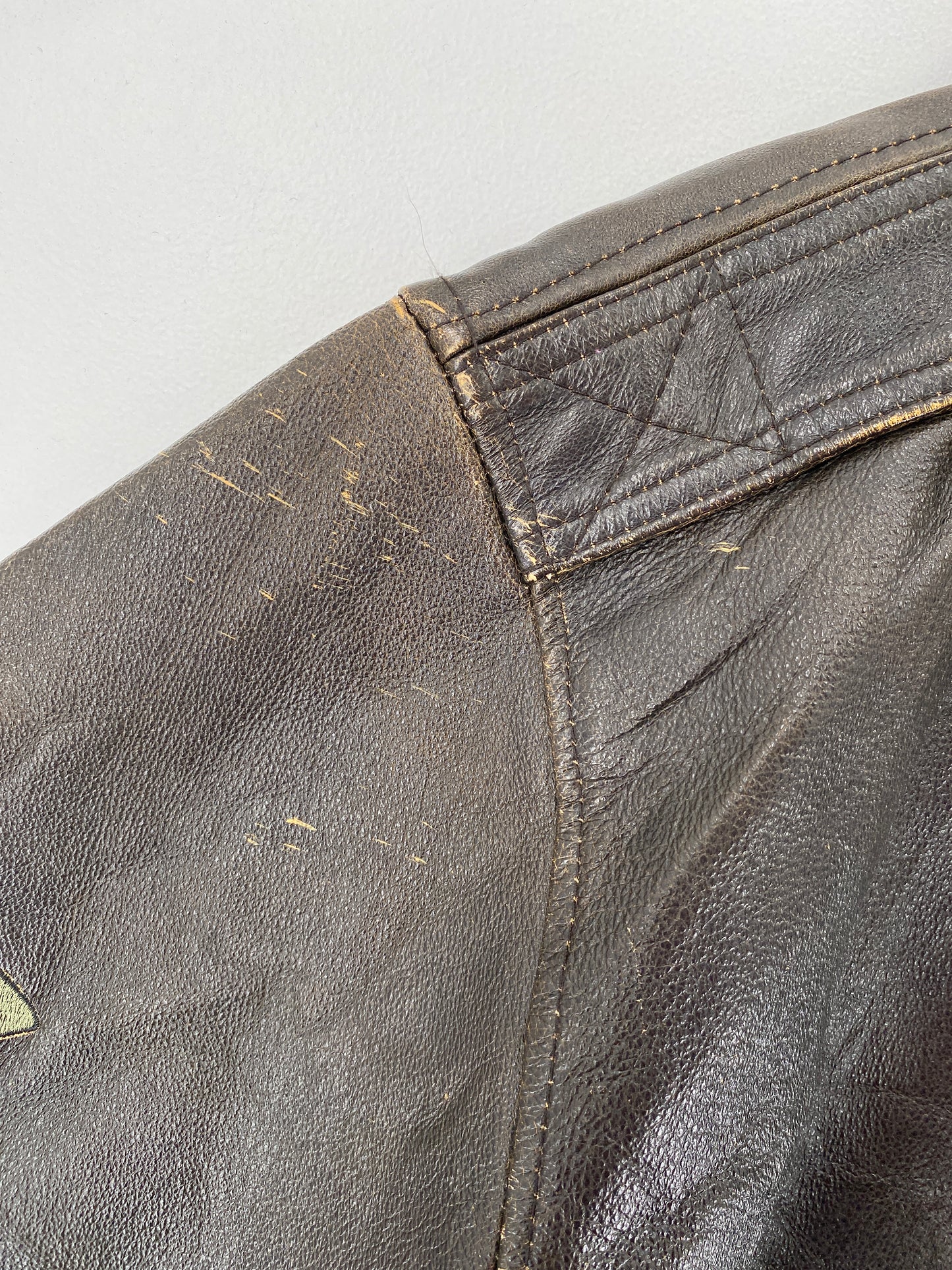 Vintage WALT DISNEY WORLD Size M Leather Jacket / G4909J