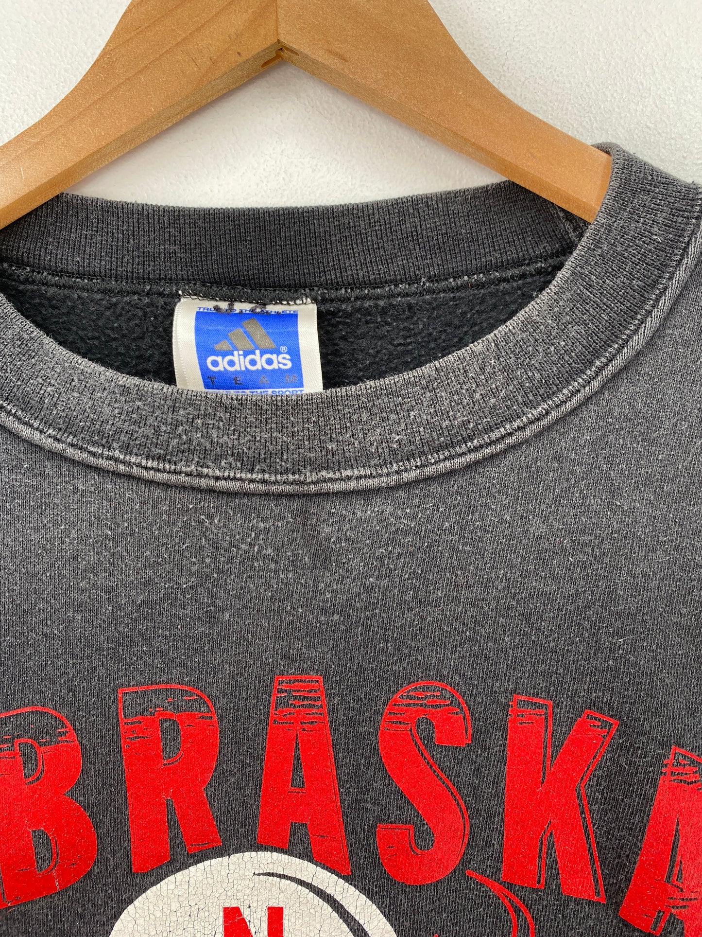Vintage ADIDAS X NEBRASKA BLACK SHIRTS  Size XL College Sweat-shirt / G4060S