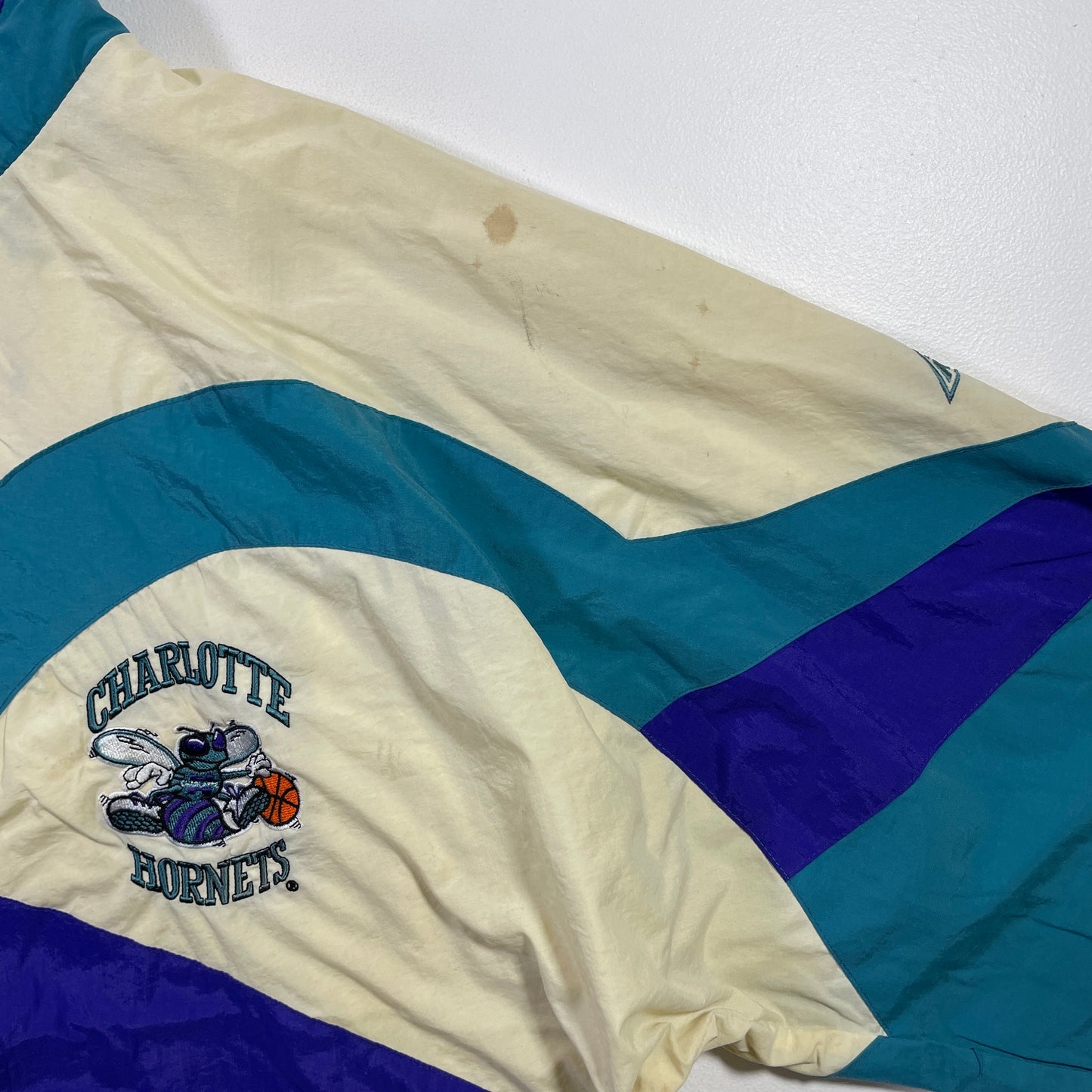 (XL) CHARLOTTE HORNETS Vintage NBA Nylon Jacket / A0832N