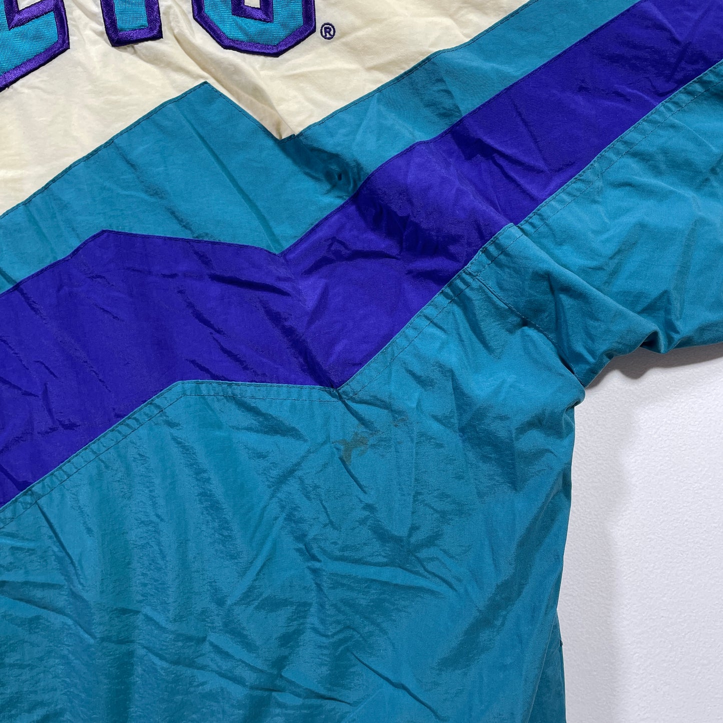 (XL) CHARLOTTE HORNETS Vintage NBA Nylon Jacket / A0832N