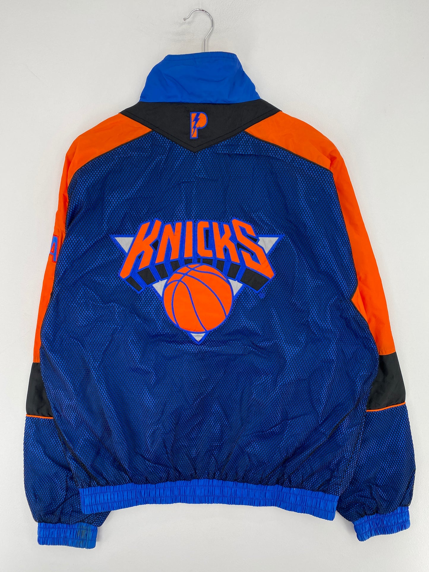 90’s NEW YORK KNICKS Size L Vintage NBA Nylon Jacket / E9052N