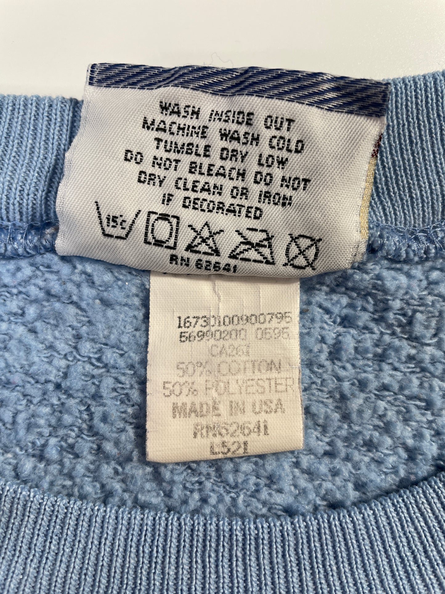 90’s DISNEY WINNIE THE POOH Made in USA Size L Vintage Sweat-shirt / E8411S