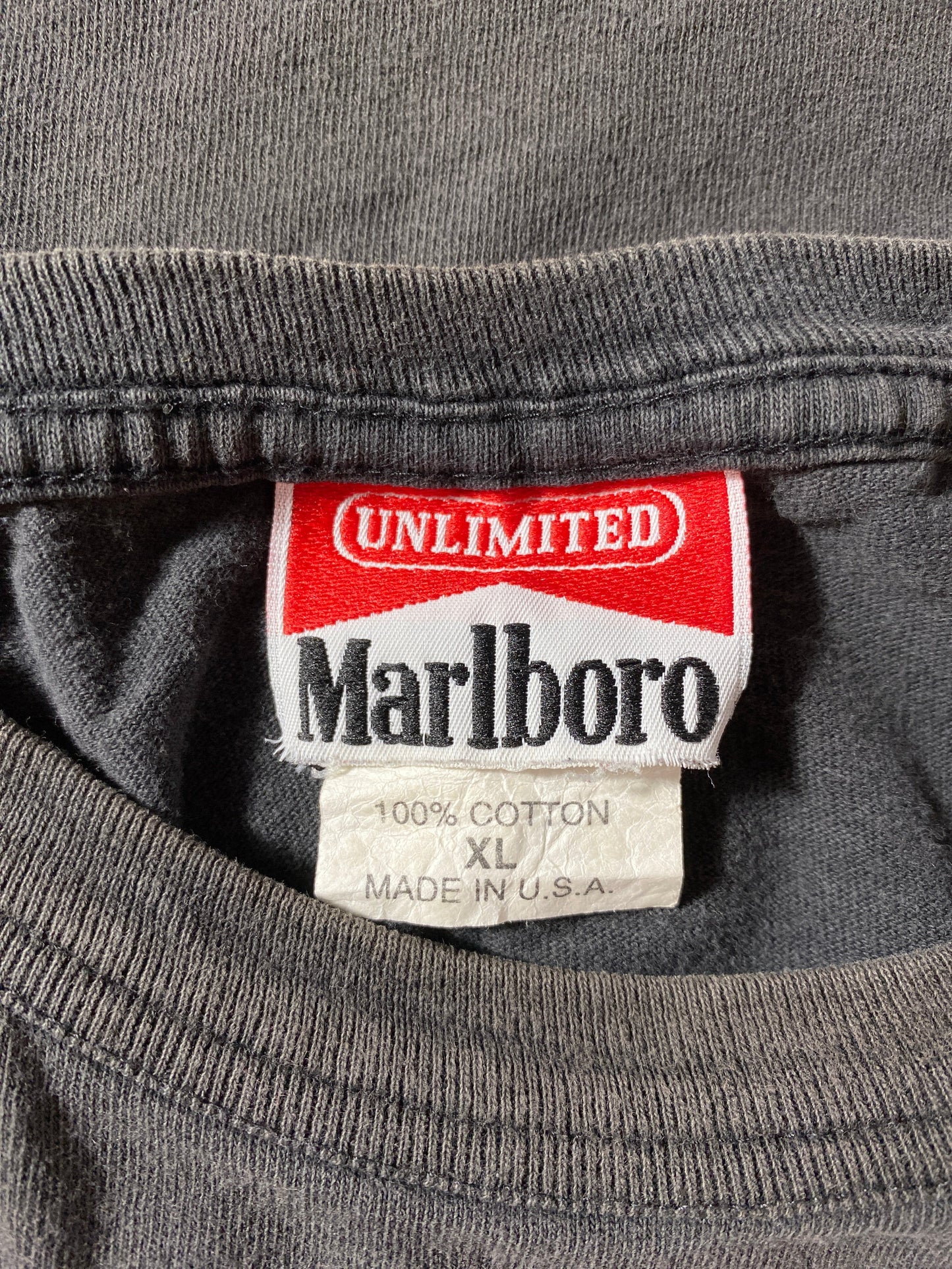 90's MARLBORO UNLIMITED Made in USA Size XL Vintage T-Shirt / E8307T