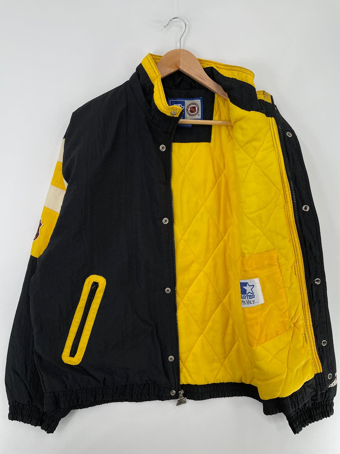 .90’s STARTER x BOSTON BRUINS Size L Vintage NHL Padded Nylon Jacket / F8796N