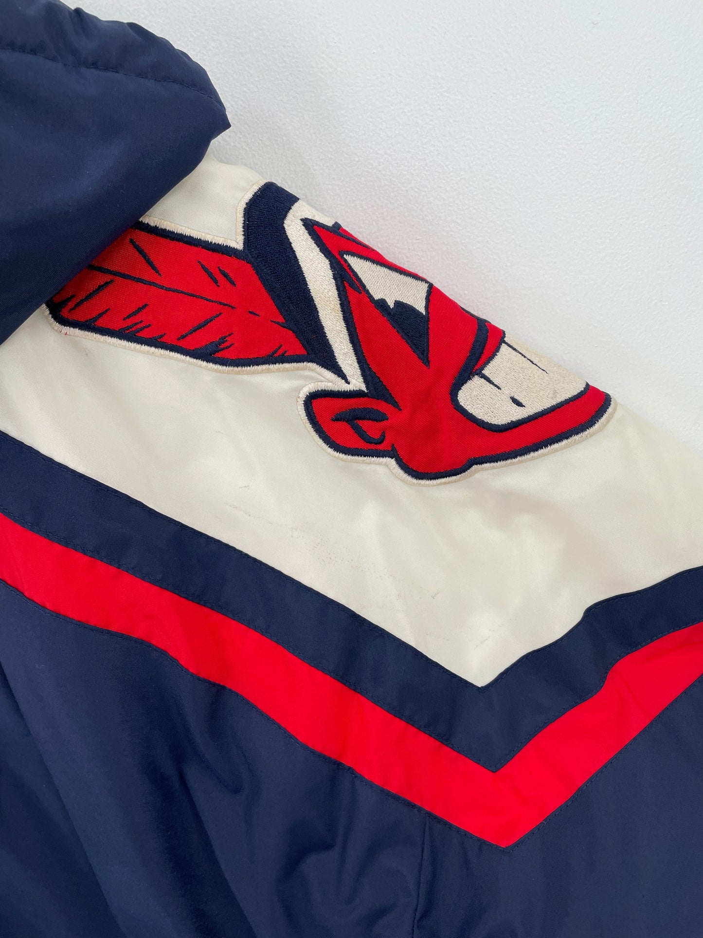 90’s CLEVELAND INDIANS Size L Vintage NFL Padded Nylon Jacket / F3329N