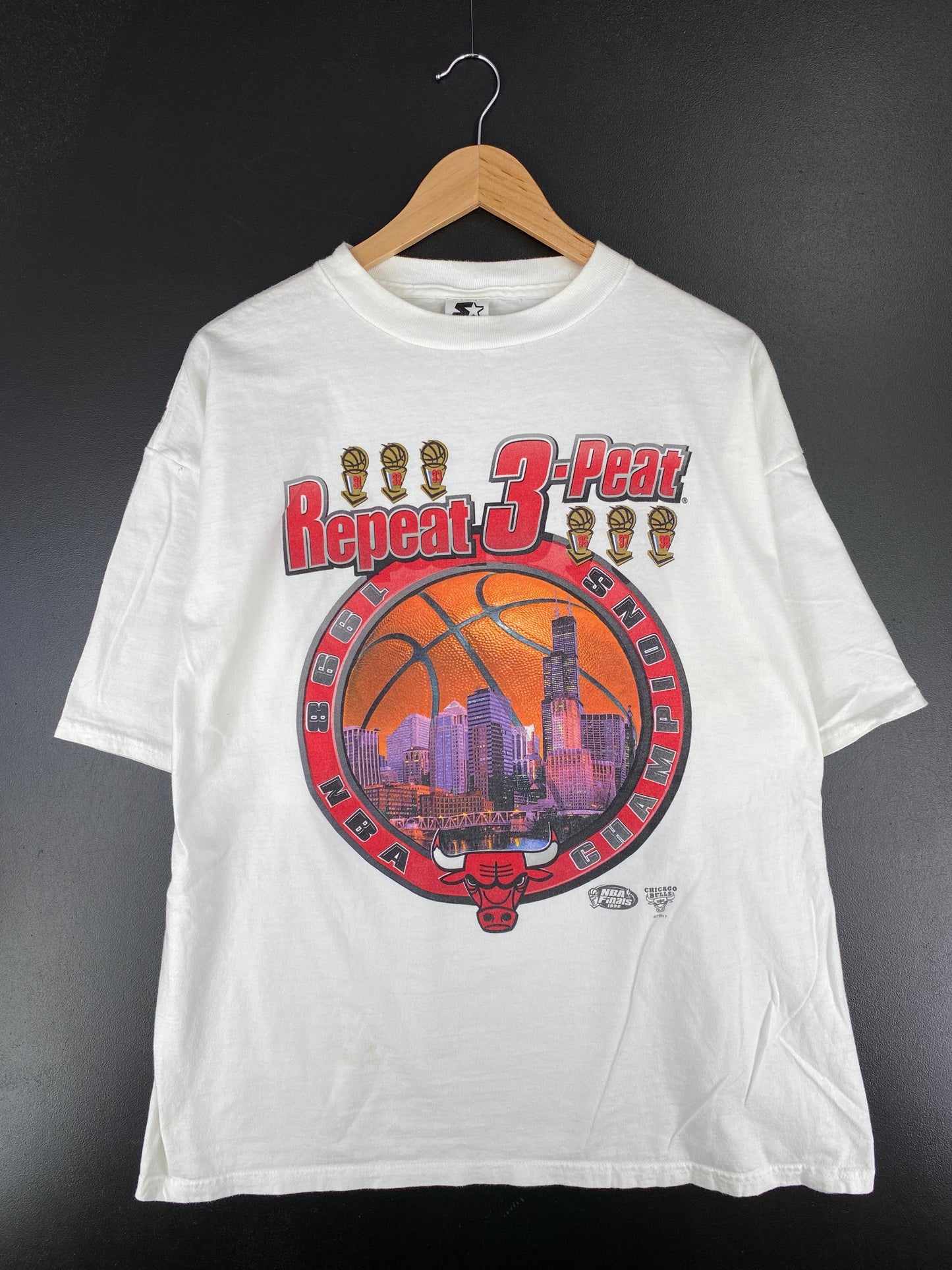 90's STARTER CHICAGO BULLS Size XL Vintage NBA T-Shirt / E8182T