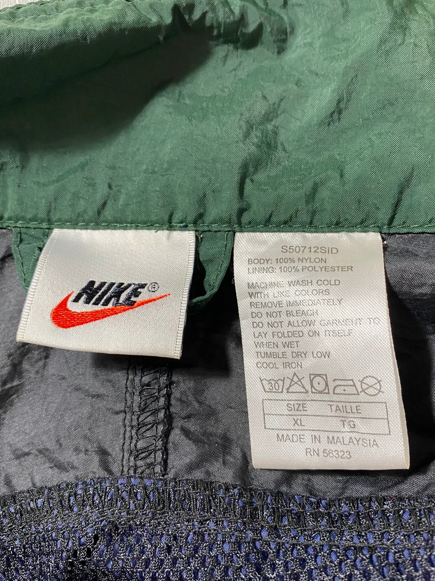 90’s NIKE Size XL Vintage Nylon Jacket  / 9102