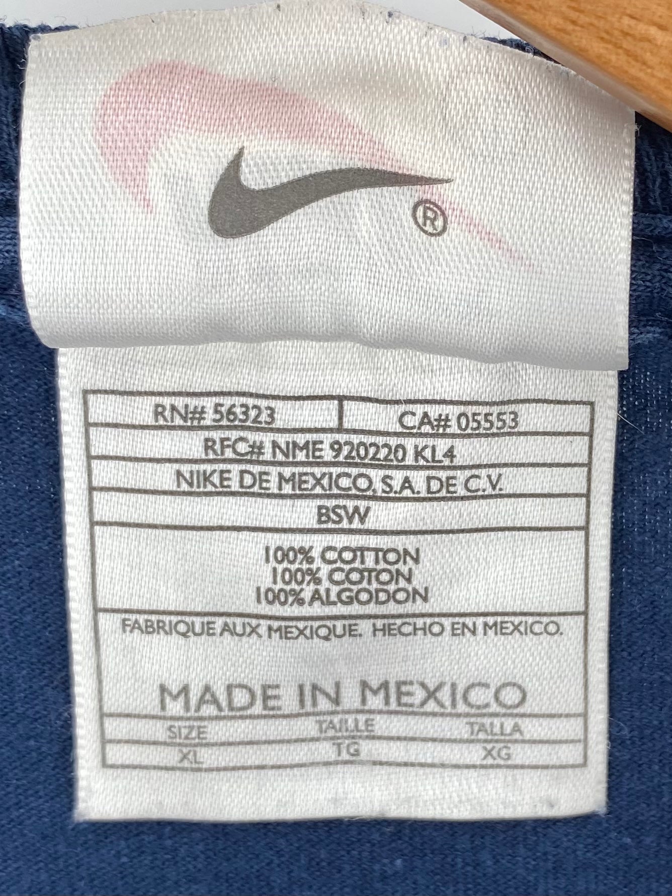 90's NIKE Mini Swoosh Size XL Vintage T-shirt / 7737