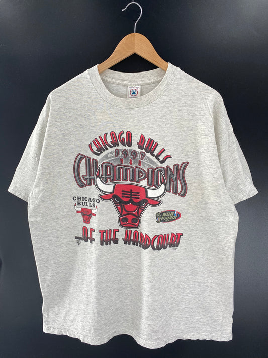 1997 CHICAGO BULLS Size XL Vintage NBA T-Shirt / K3431
