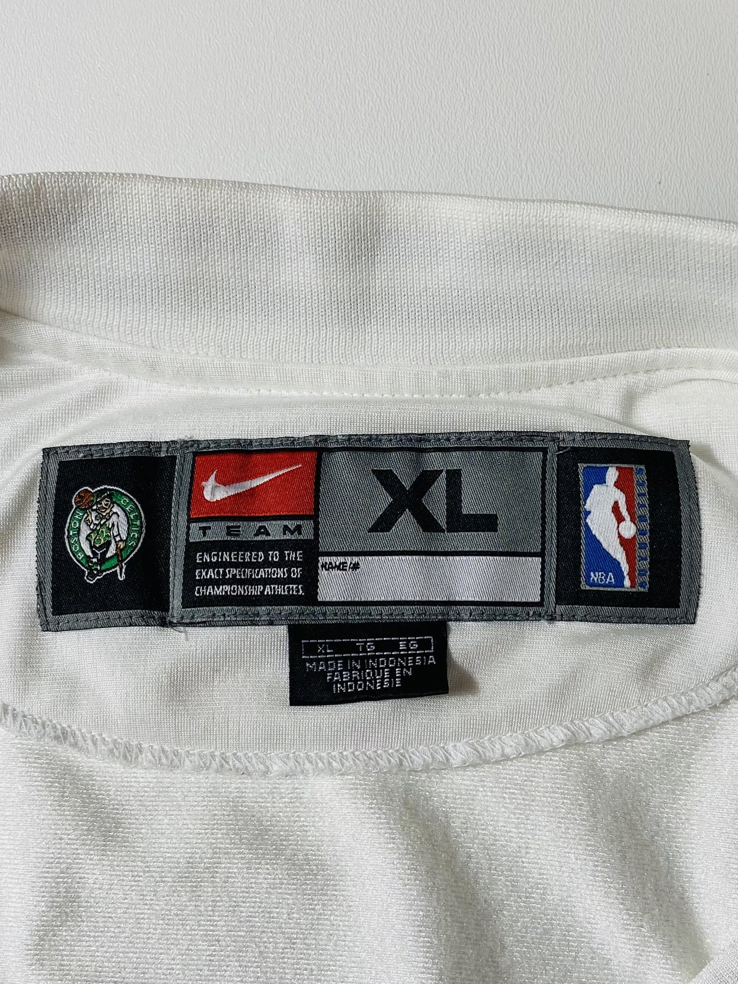 00' NIKE CELTICS Size XL Vintage NBA Button Down Jersey / K6503