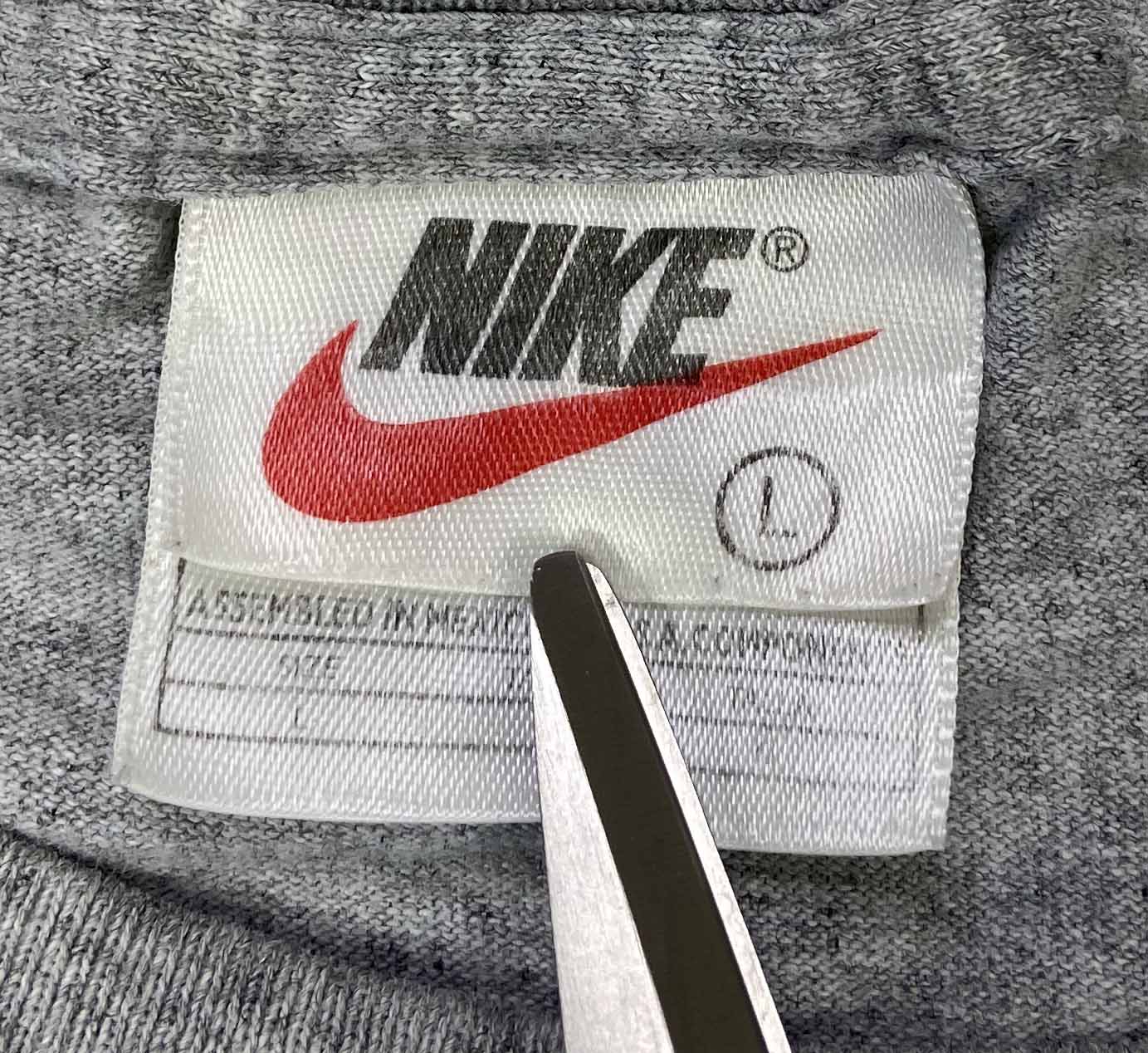 90's Vintage Nike Basketball T-Shirt / 2309