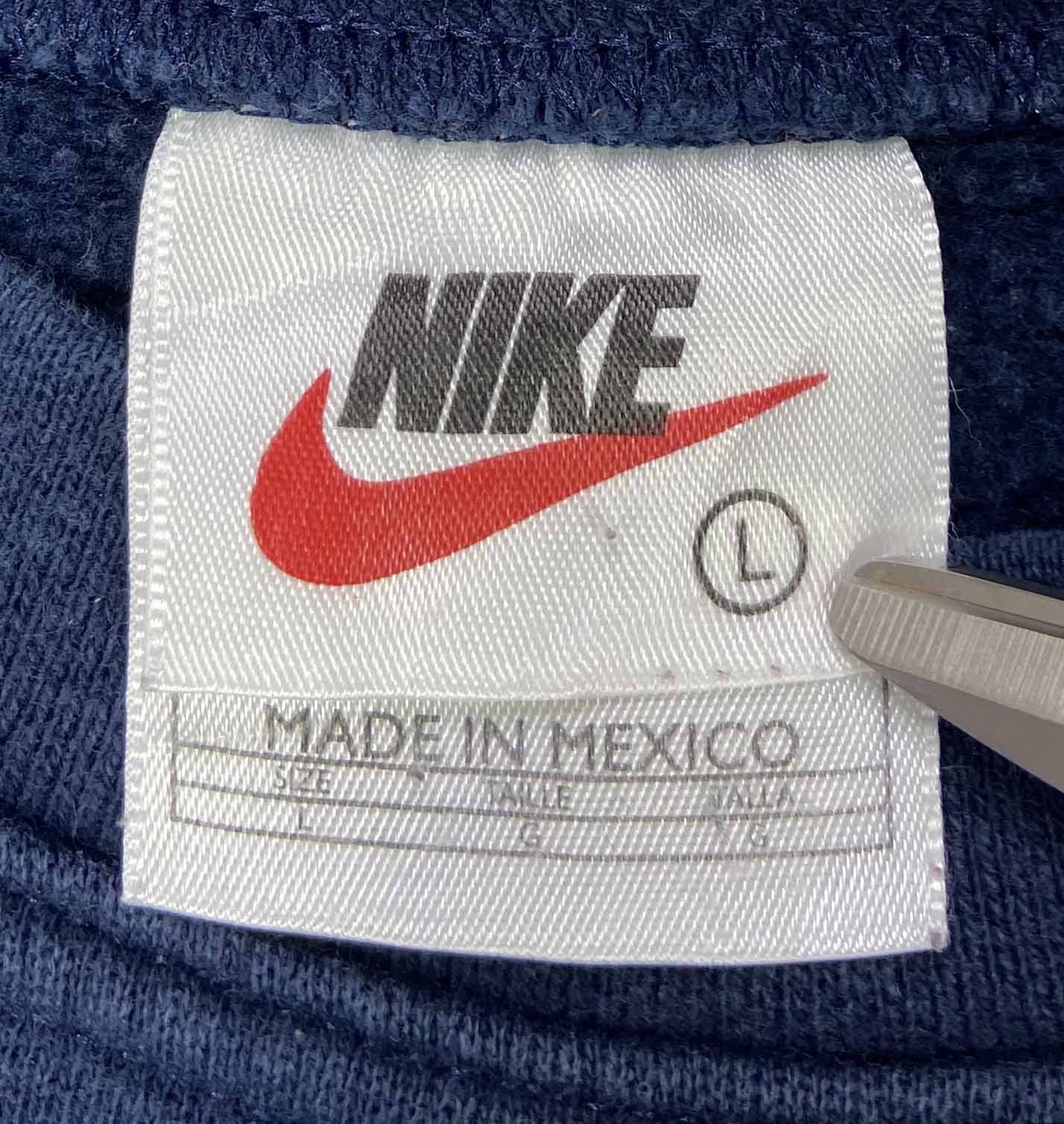 90's Vintage Nike Mini Swoosh Sweat-Shirt / 2400
