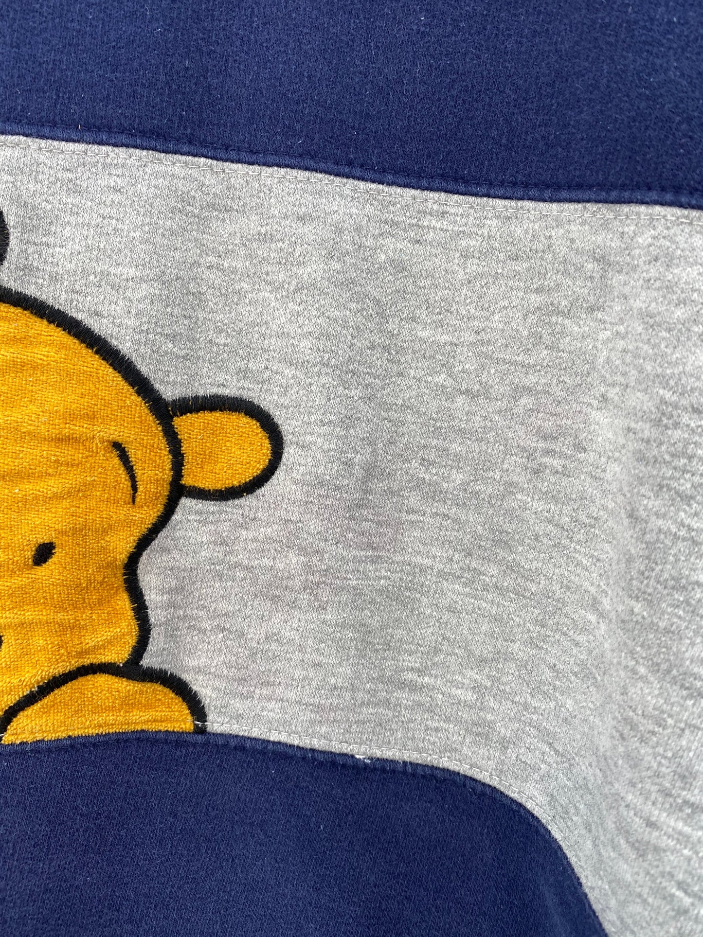 00' DISNEY WINNIE THE POOH Size No Tag(Approx. L) Vintage Sweat-shirt / A6753