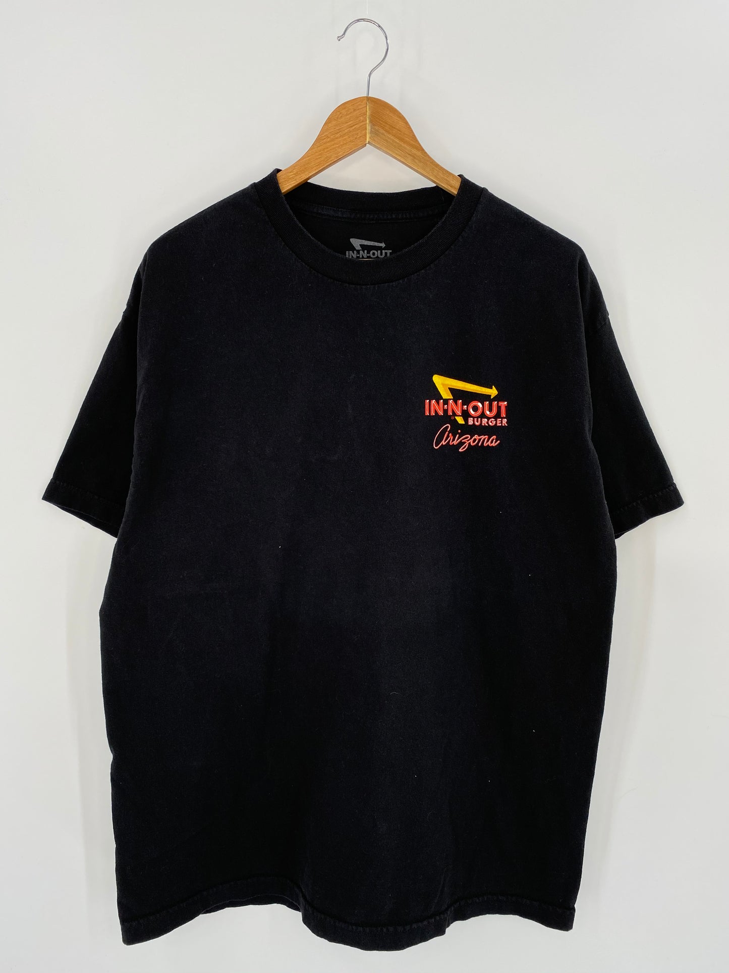 Vintage IN N OUT Size XL T-Shirt / 7605
