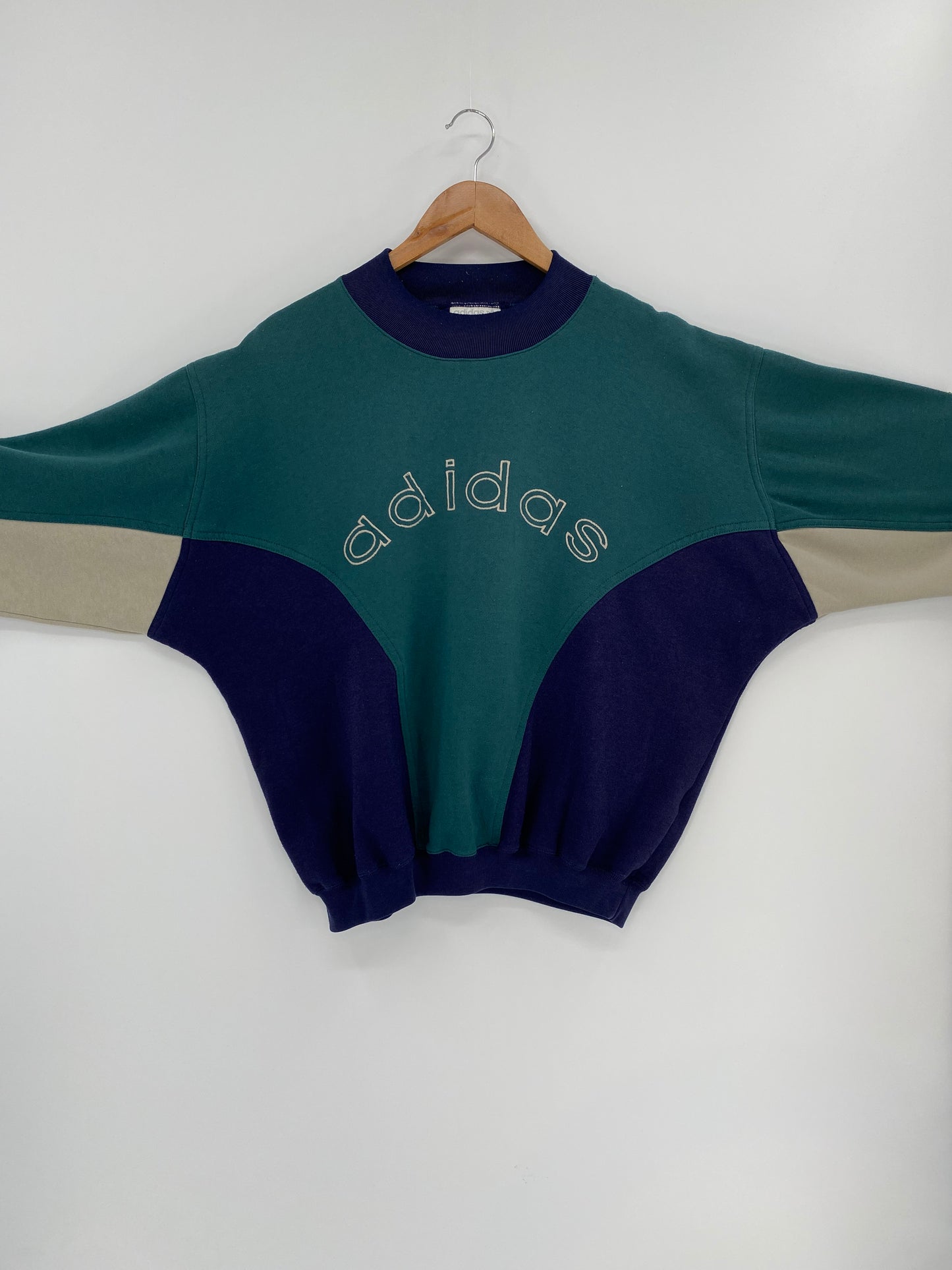 90’s ADIDAS Size M Vintage Sweatshirt / 9878