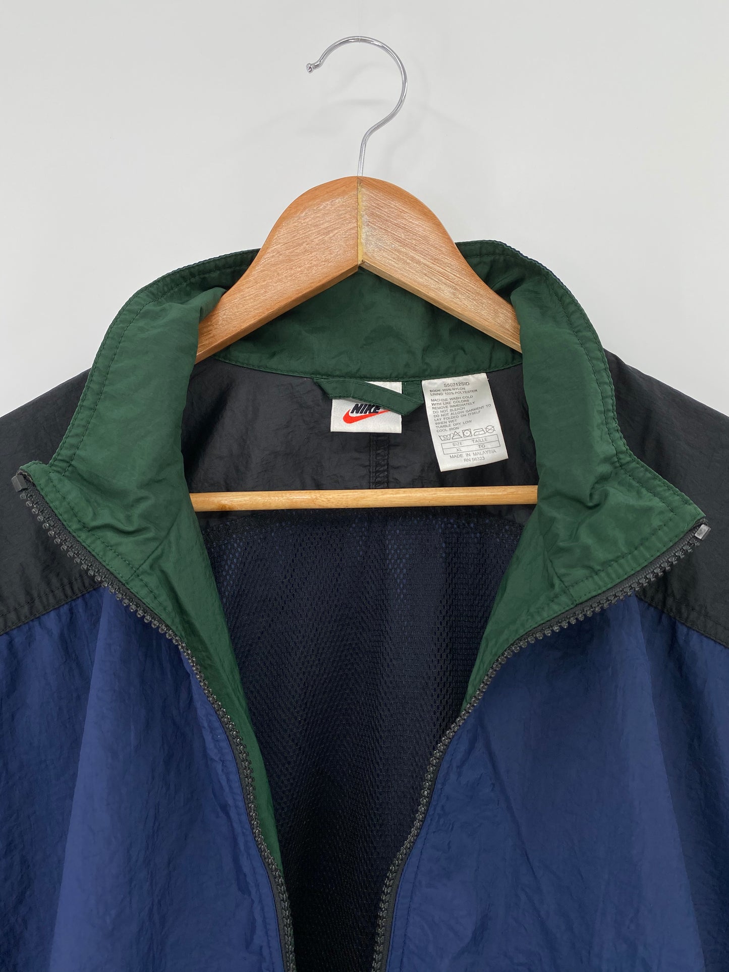 90’s NIKE Size XL Vintage Nylon Jacket  / 9102