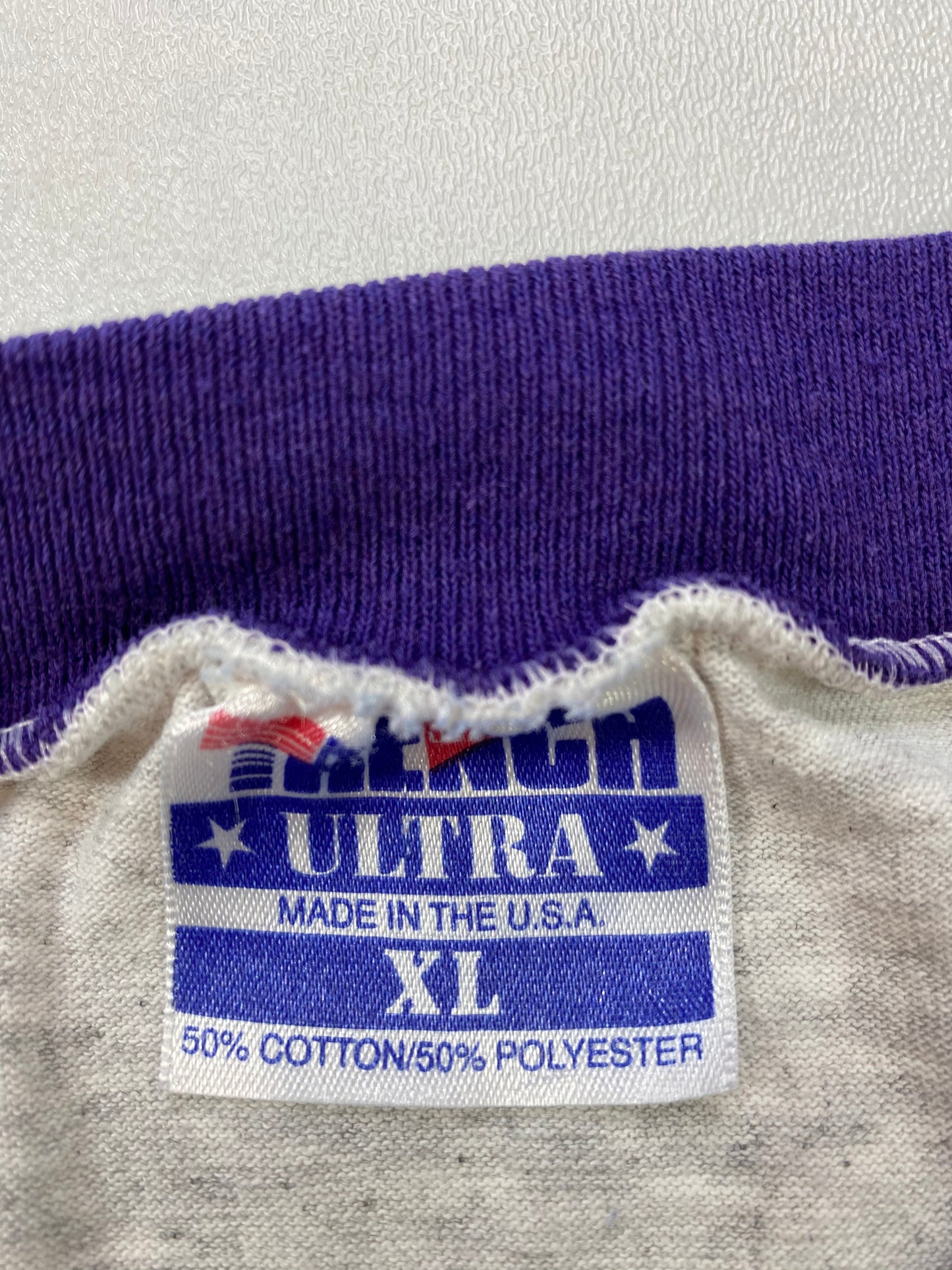 1991 LOS ANGELES LAKERS Made in USA Size XL Vintage NBA T-Shirts / 6092