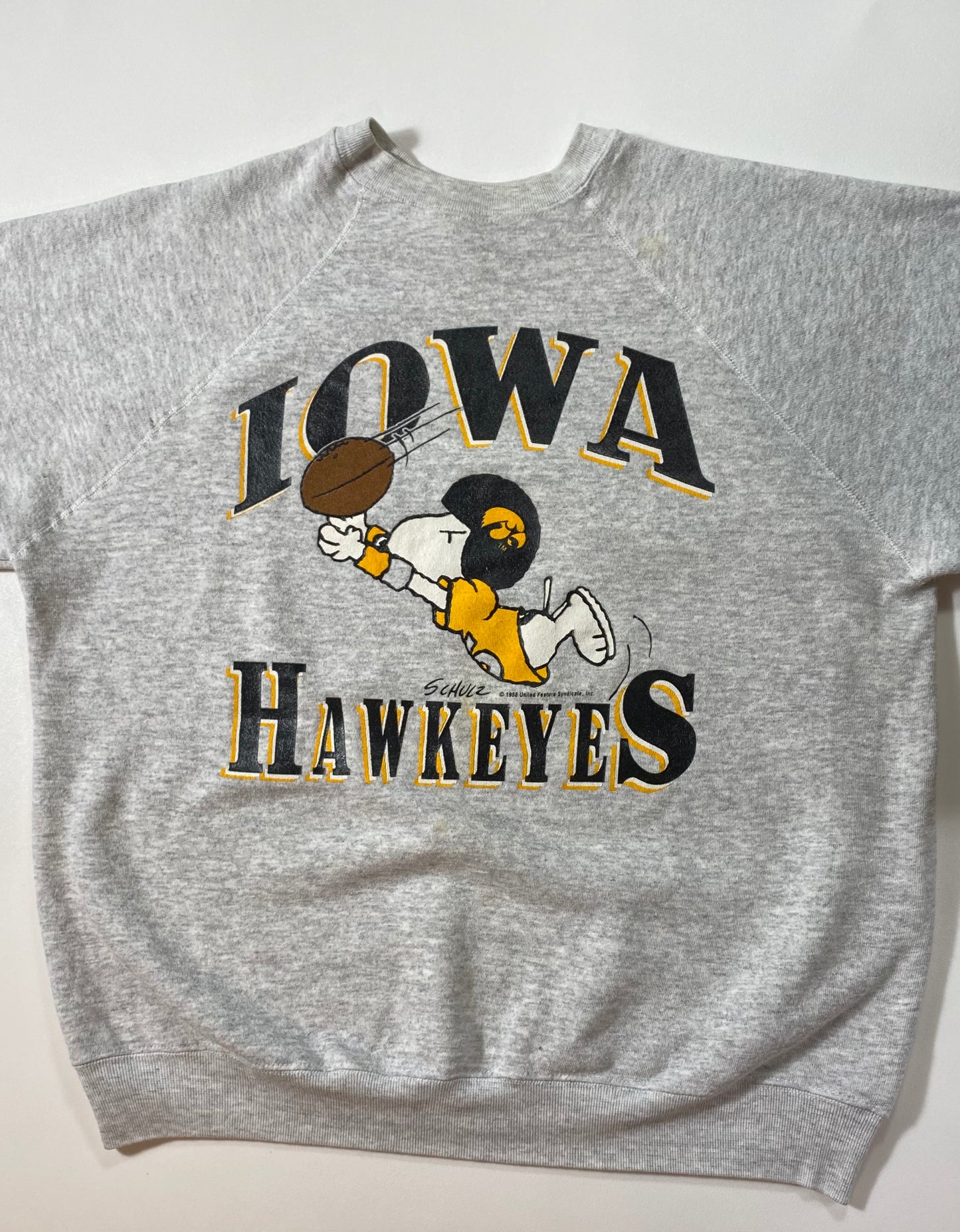 80’s SNOOPY x IOWA HAWKEYES FOOTBALL Made in USA Size XL Vintage Sweat-shirt / 6622
