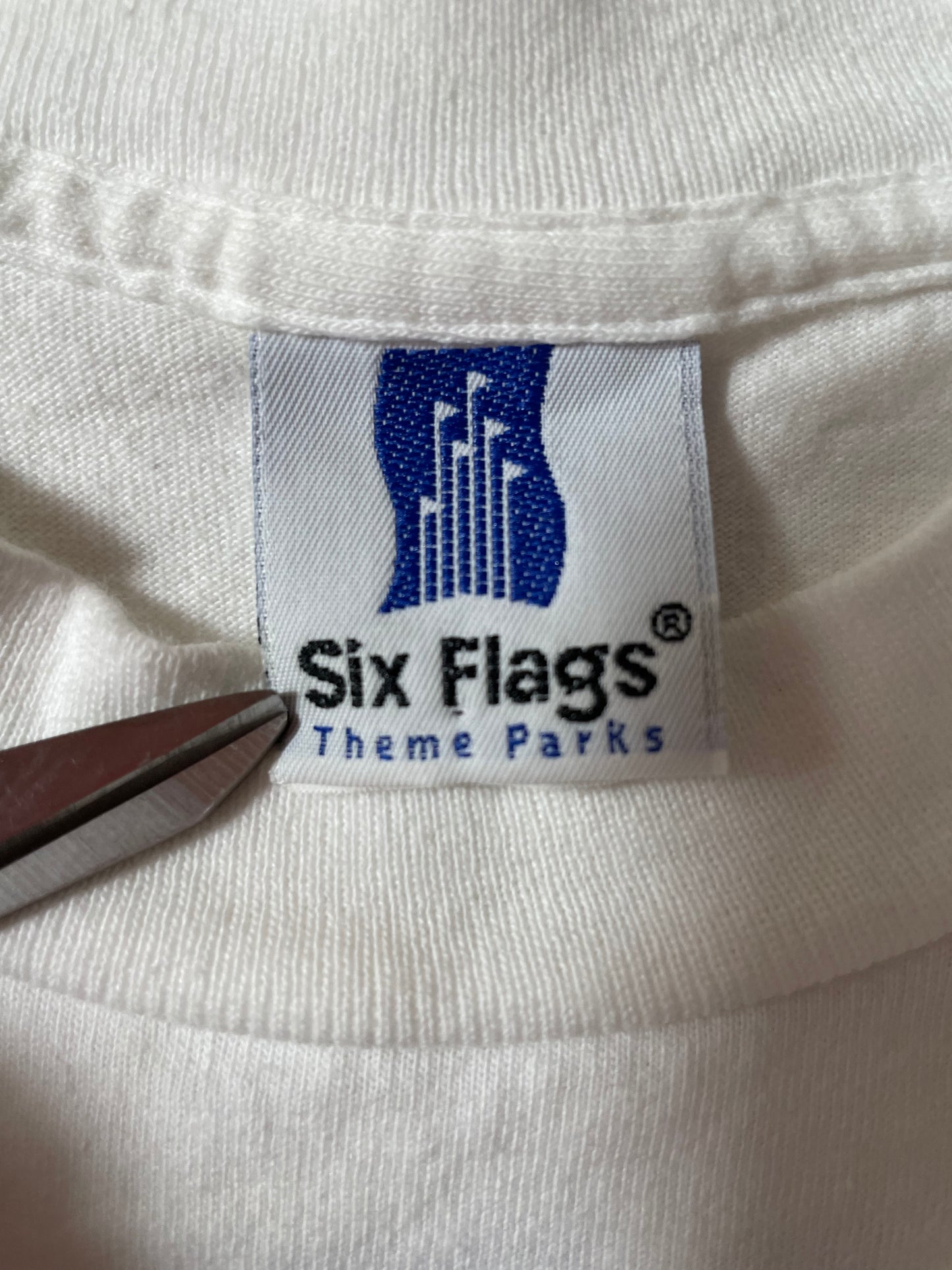 1996 LOONEY TUNES SIX FLAGS Made in USA Size XL Vintage T- Shirts / K354